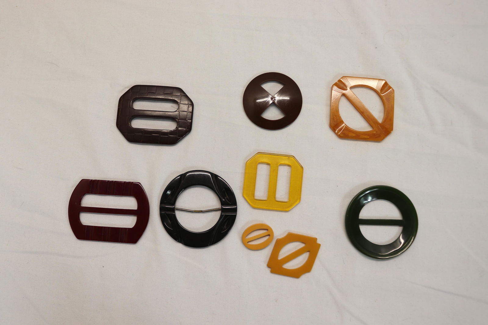 Lot of 9 Vintage Bakelite Belt Buckles: see photo's