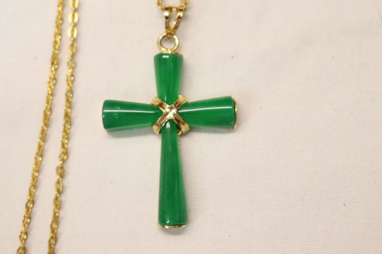 Vintage Jade Color Cross Pendant & Chain (1 of 2)