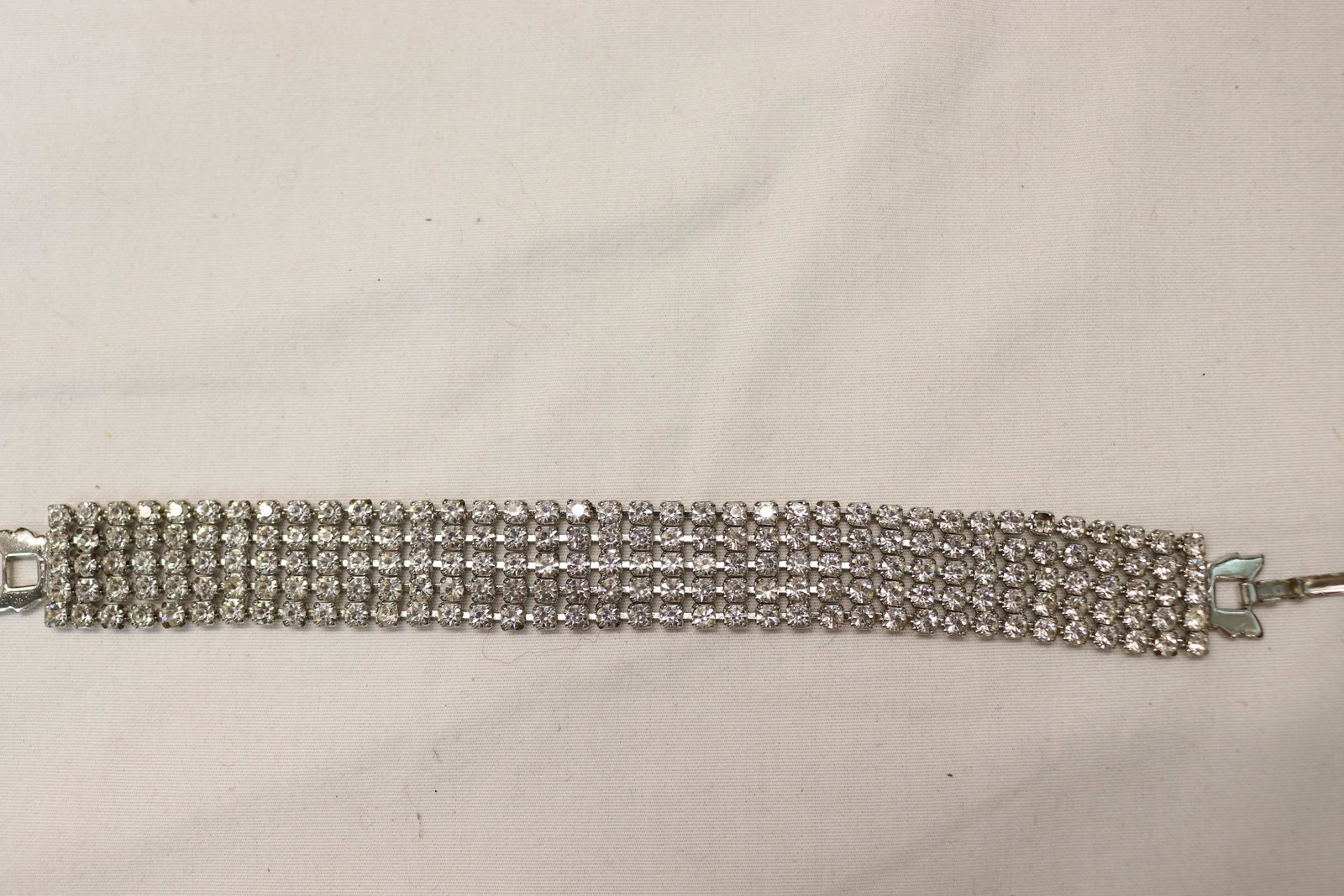 Vintage Art Deco 5 Stand Rhinestone Tennis Bracelet: approx. 7 inches long, one stone missing, see photo's