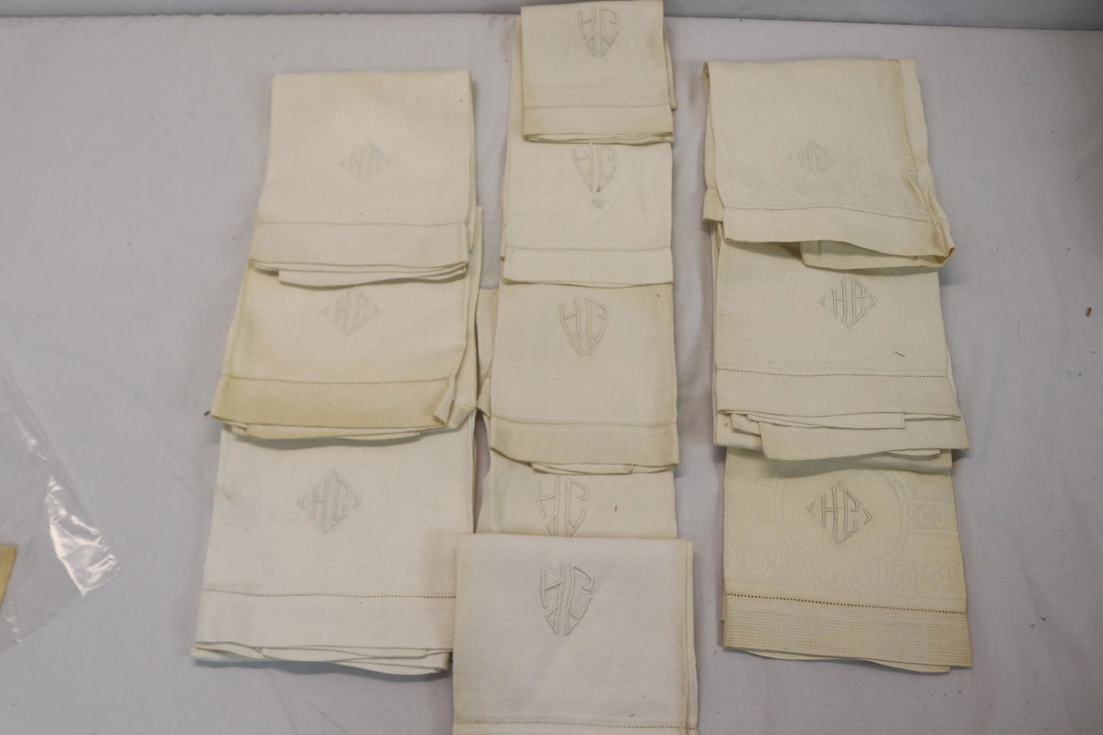 Lot of 11 Vintage Linen Hand & Bath Towels (1 of 5)