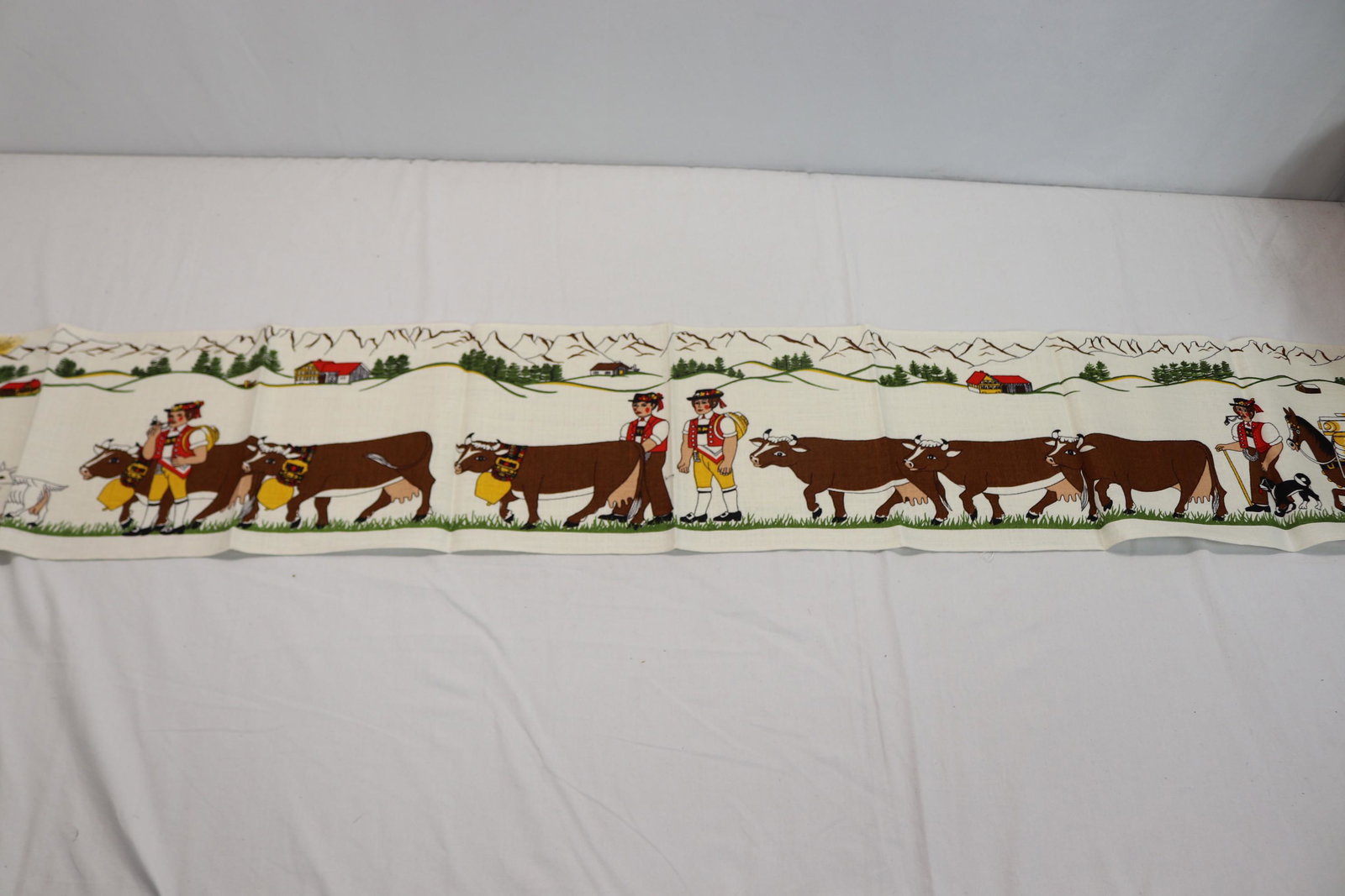 Vintage Old Store Stock Kreier Printed Linen Table Runner with Farmers (1 of 6)
