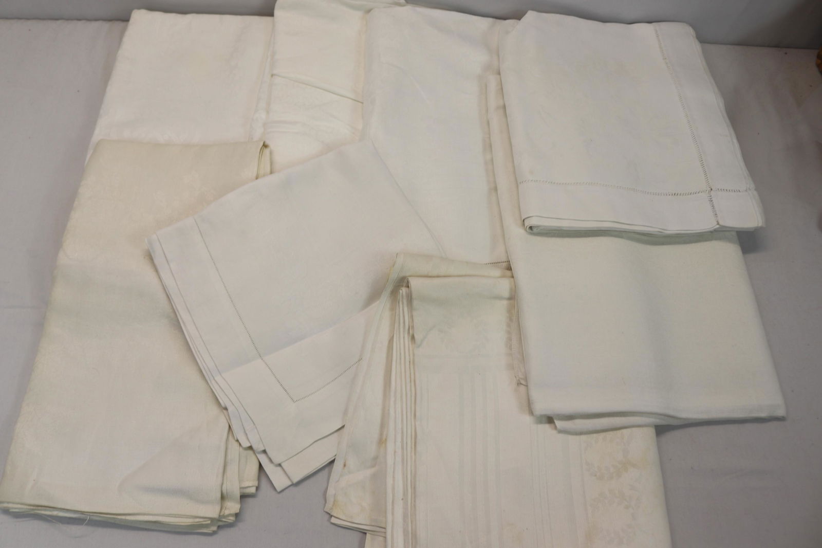 Lot of 8 Damask Table Cloths, 1 Round (1 of 12)