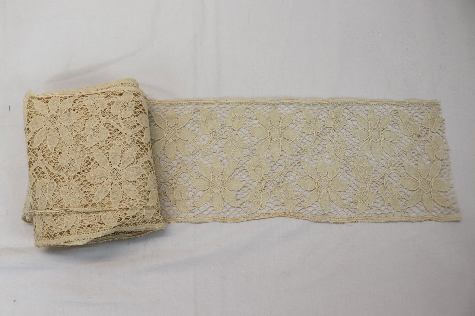 Vintage Milanese Lace Trim, 8 Plus Yards: see photo's