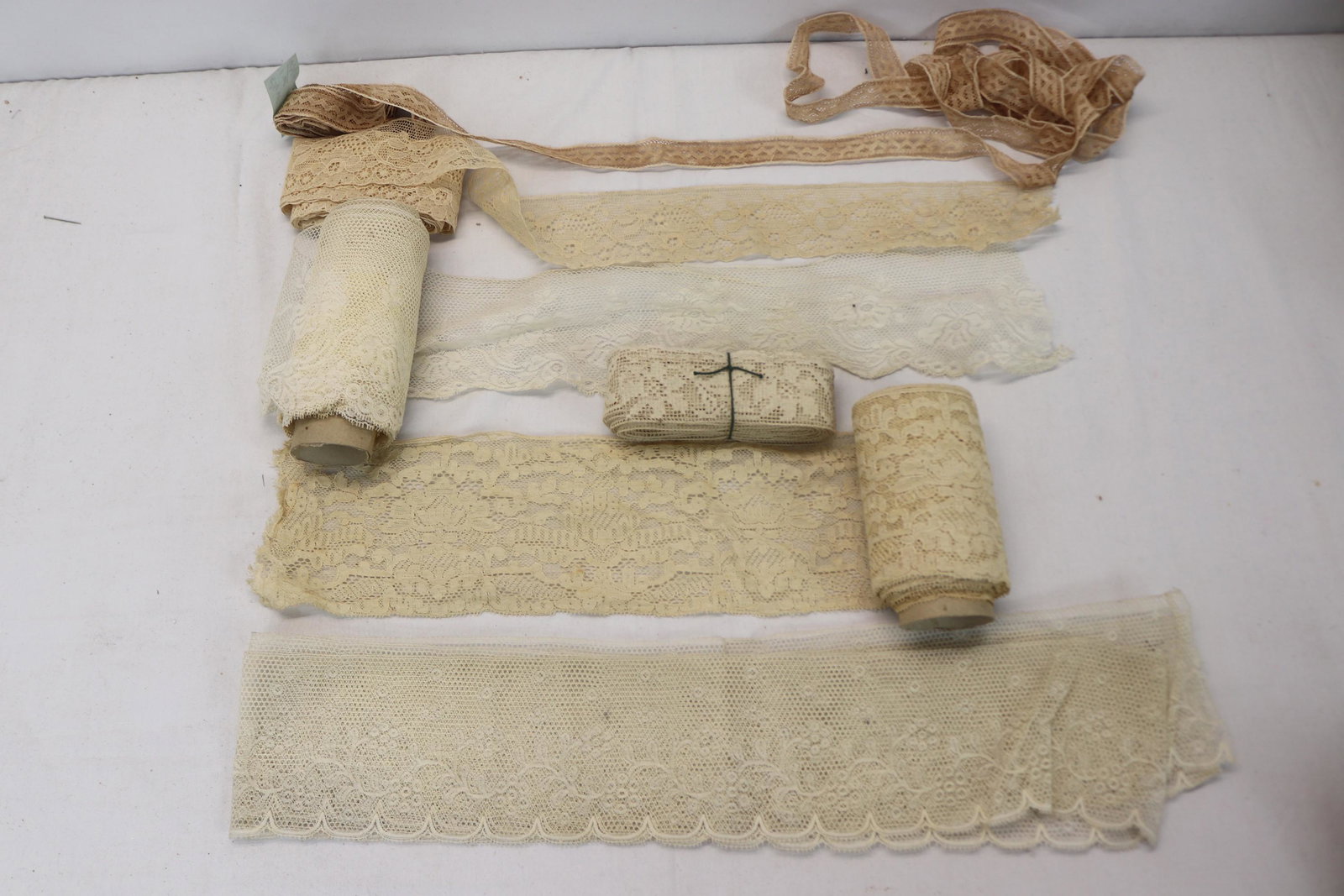 Lot of 6 Different Lace Yardage: see photo's