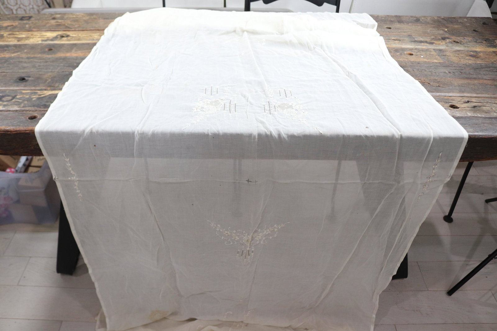 Vintage Sheer Curtain Panel with Embroidery: approx. 102 x 36, some stains, see photo's