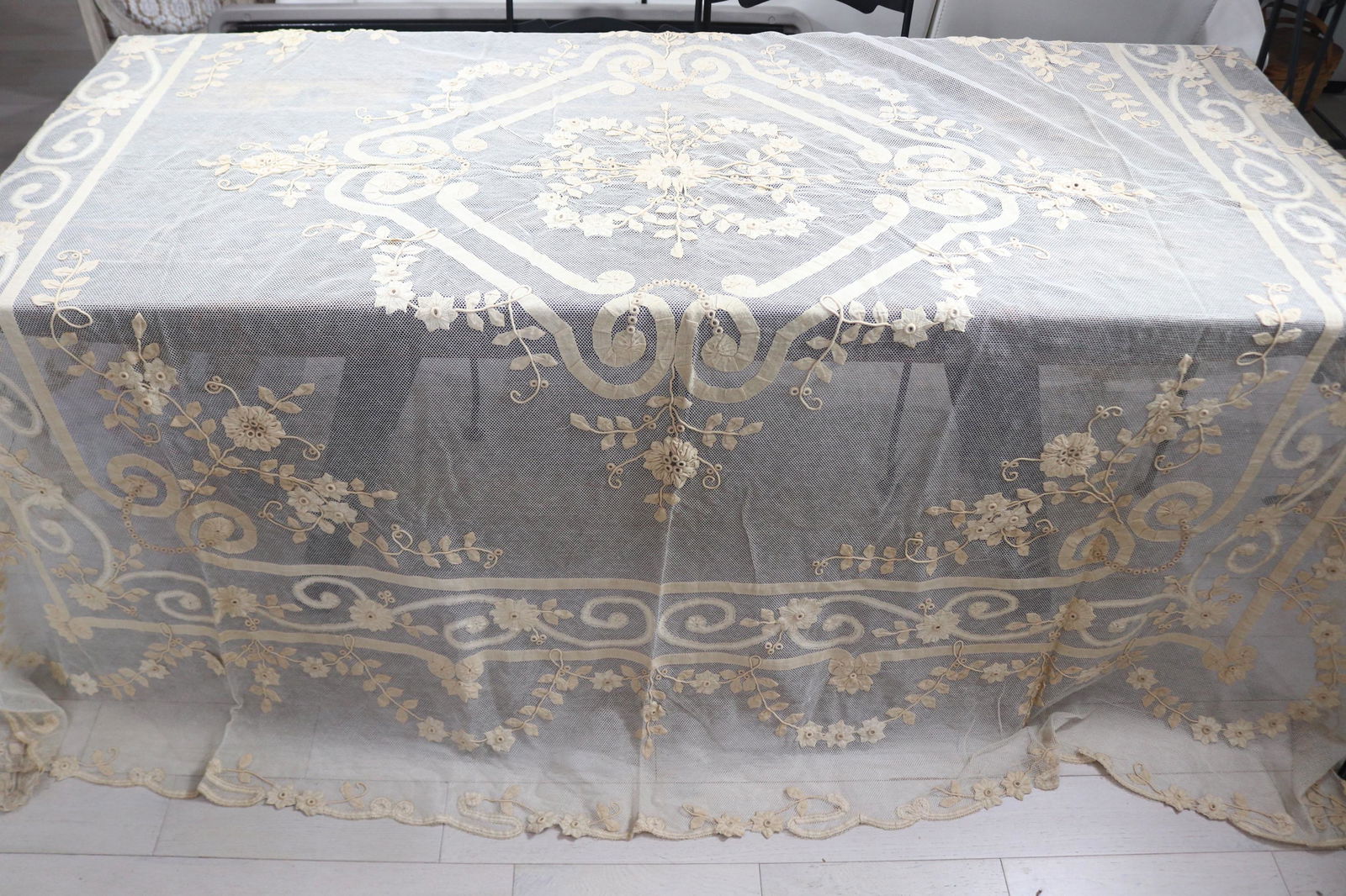 Stunning Antique Tambour Lace Bedspread (1 of 12)