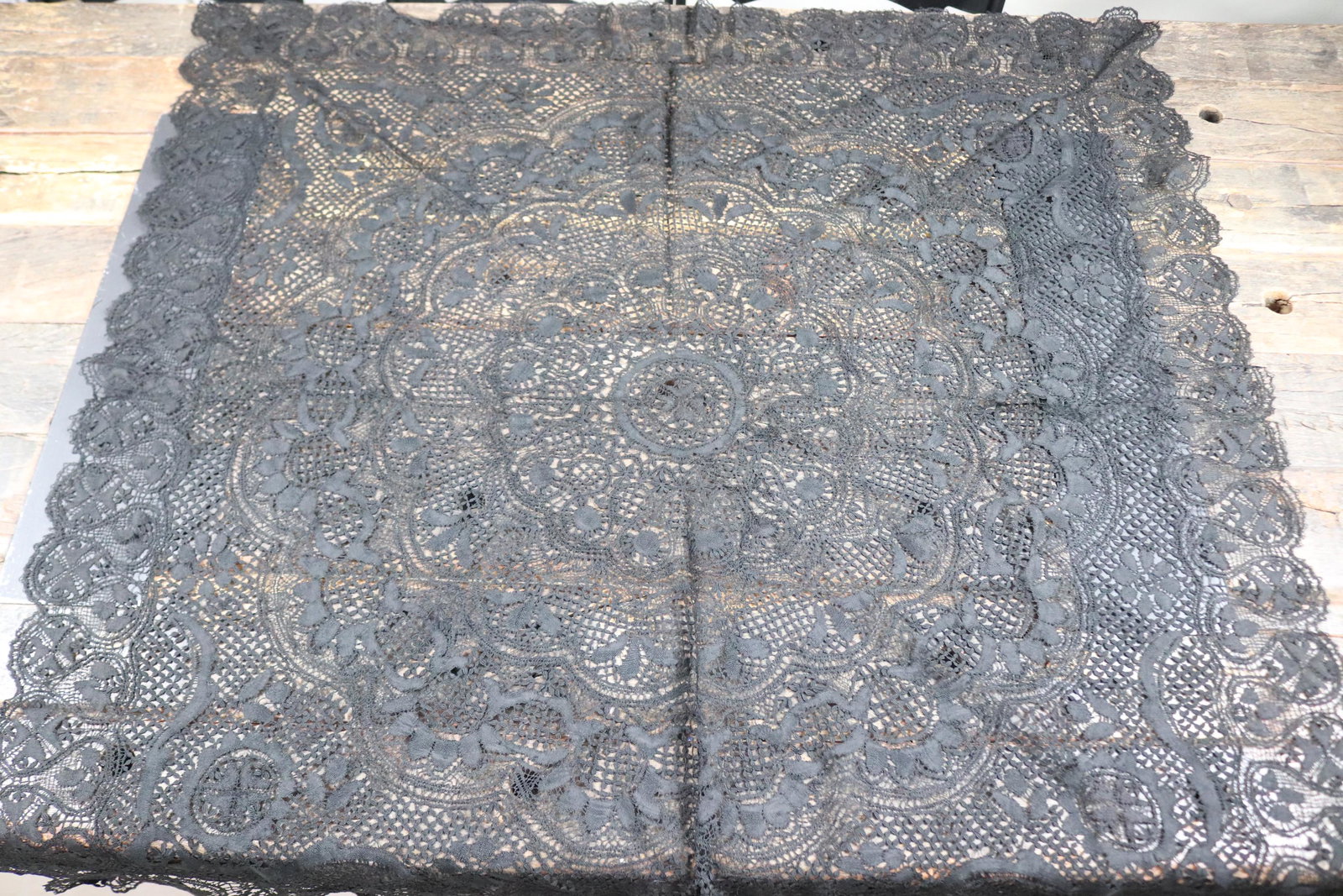 Antique Black Needle Lace Head Scarf/Shawl: approx. 35 square, good condition, see photo's