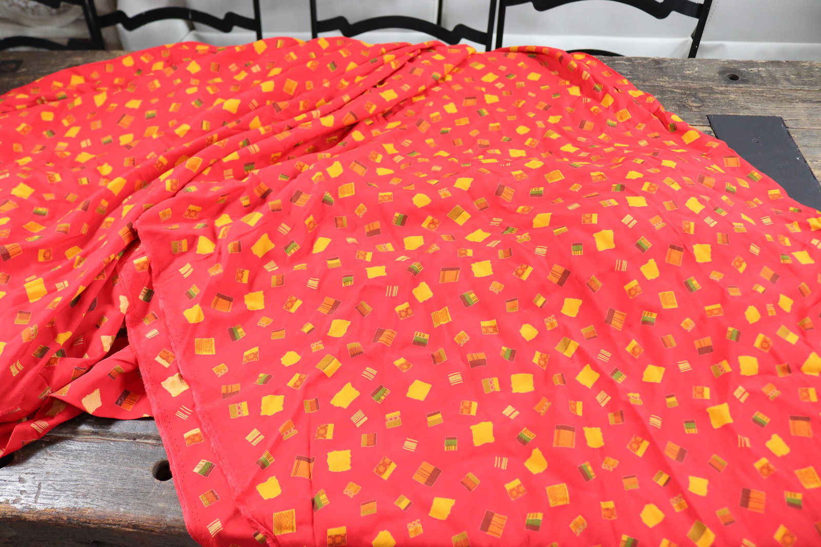 Vintage Red Rayon Abstract Design Fabric Yardage: approx. 60 x 5 yards, good condition, see photo's