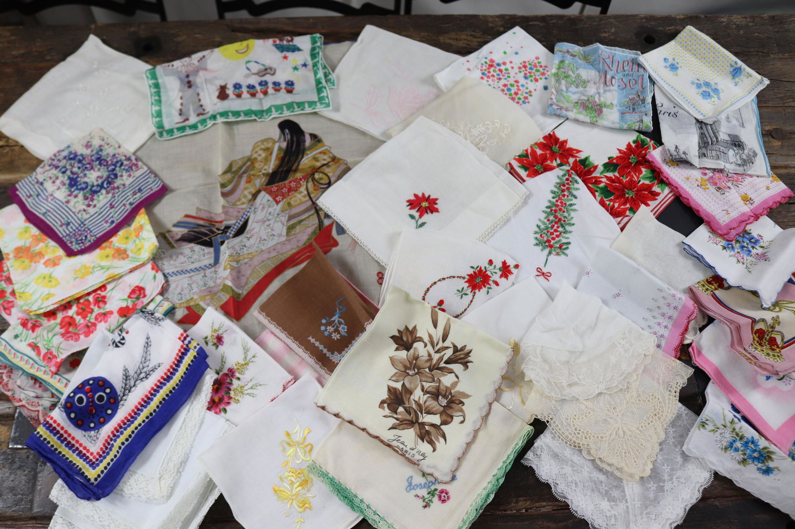 Lot of 39 Vintage Hankies, Christmas, Wedding, Souvenir, & Other: one large Asian Hankie, see photo's