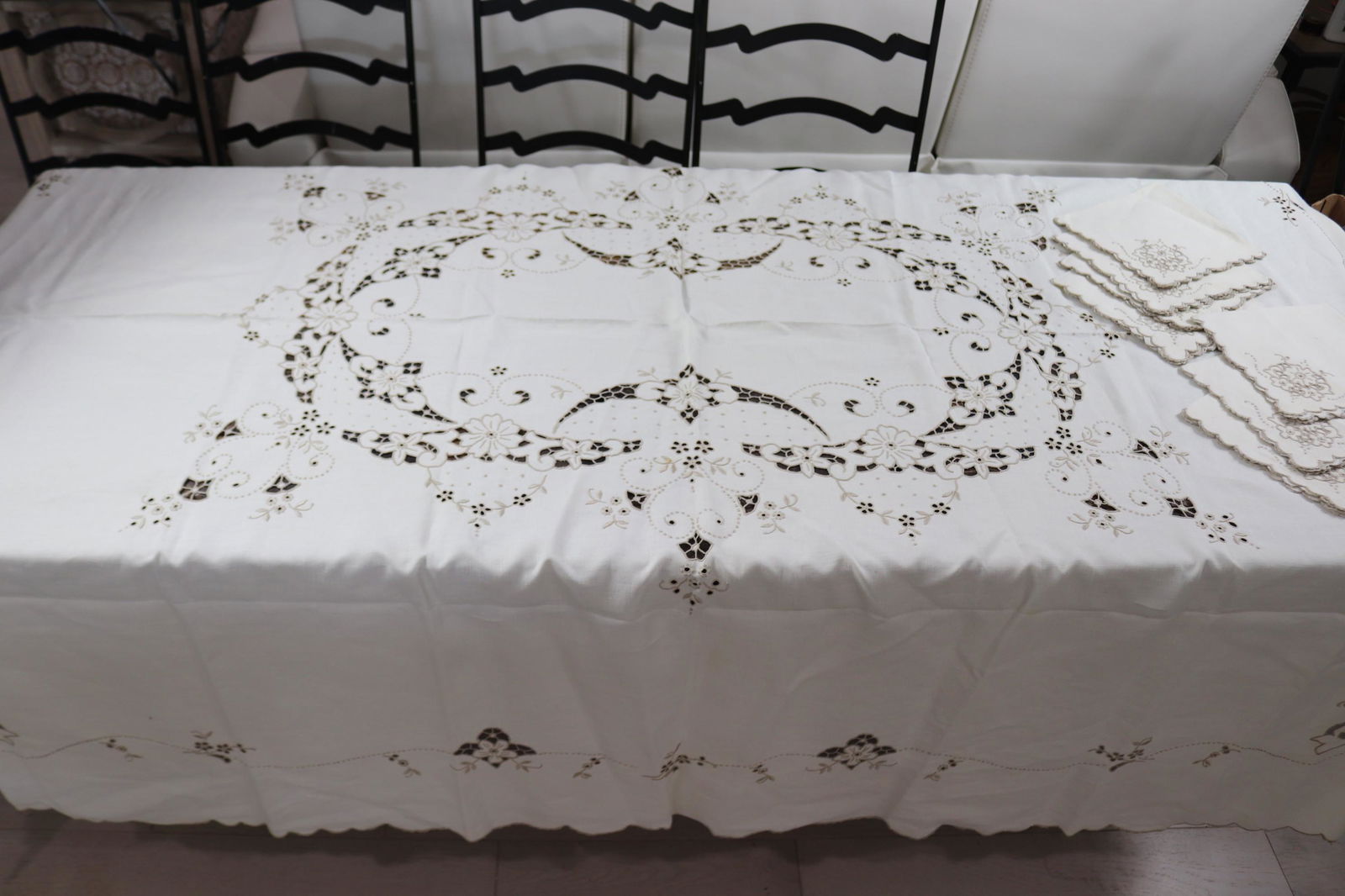 Vintage Linen Embroidered with Cutwork Tablecloth with 7 napkins (1 of 15)