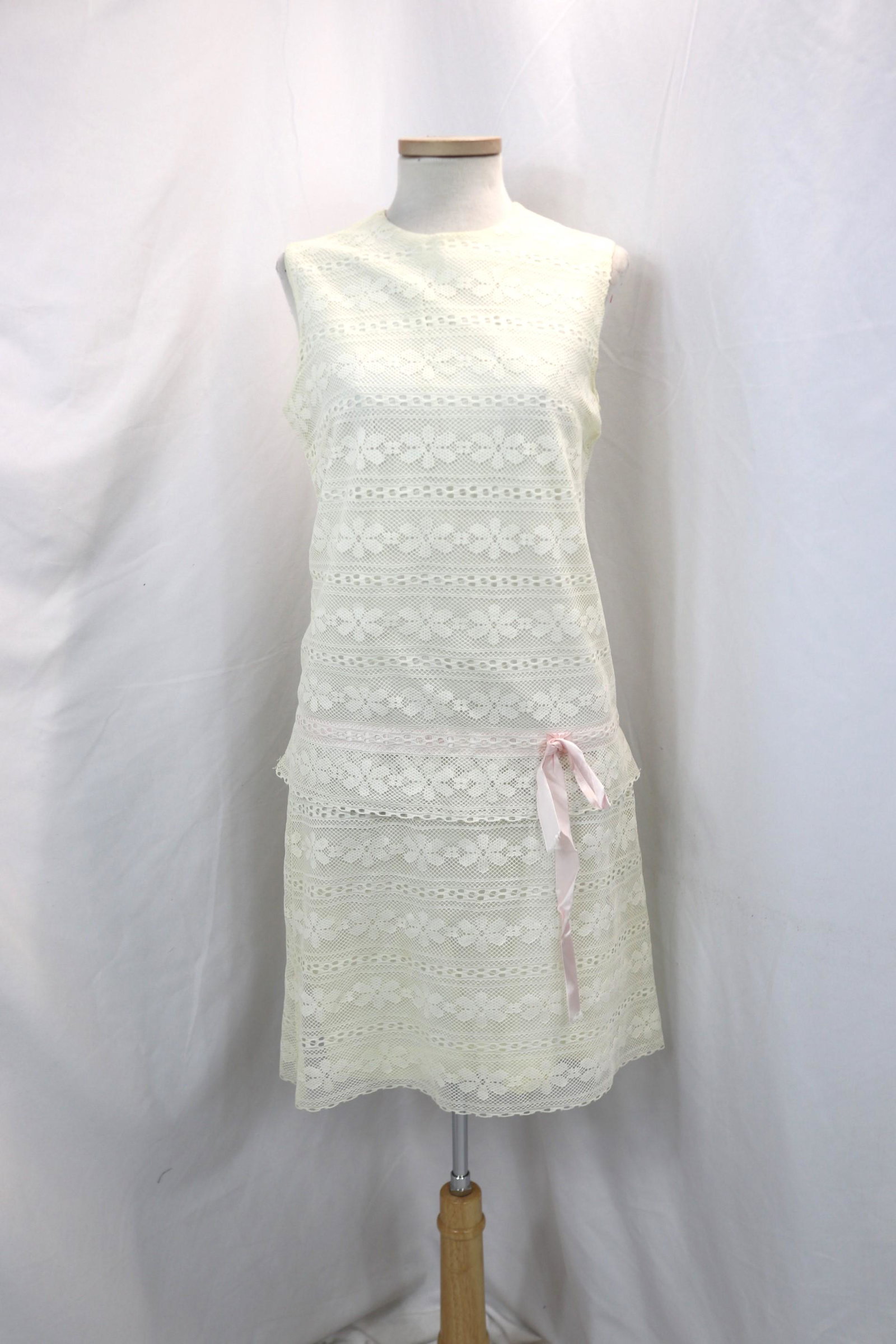 Vintage 1960's Mr. Kolbert White Lace Drop Waist Dress: approx. 32 bust & Waist, good condition, see photo's