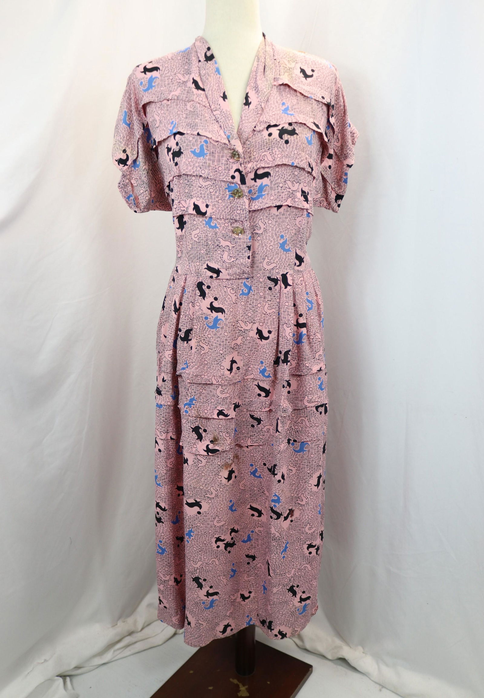Vintage 1940's Pink Rayon Fun Seal & Ball Print Button Front Dress (1 of 12)