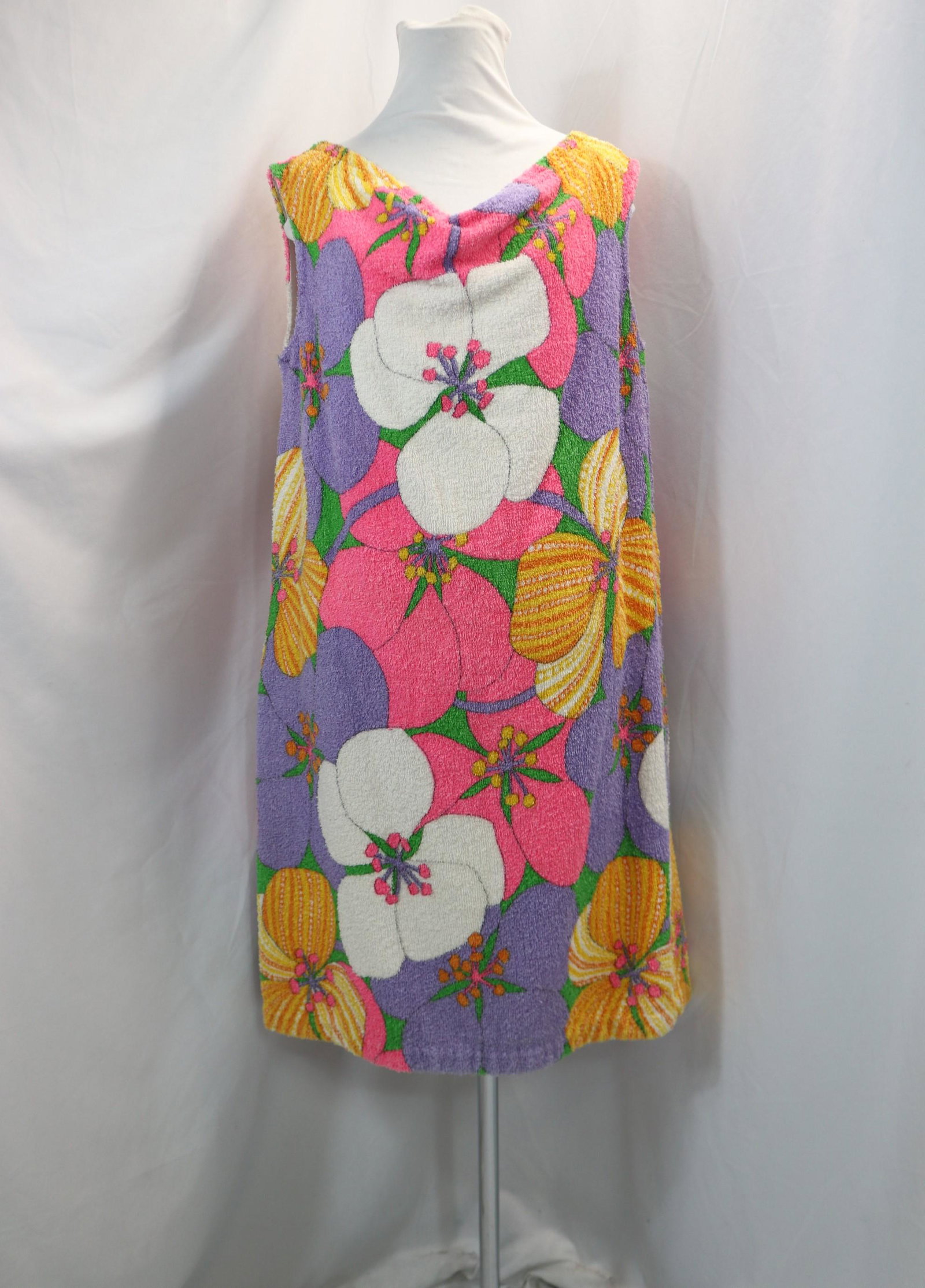 Vintage 1960's Kayser Bright Floral Terry Cloth Beach Dress: approx. 42 bust, neck line needs tie or elastic, otherwise good condition, see photo's