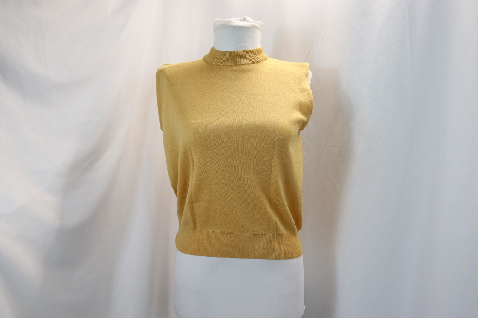 Vintage 1960's Gold Sleeveless Sweater: approx. 38 bust, good condition, see photo's