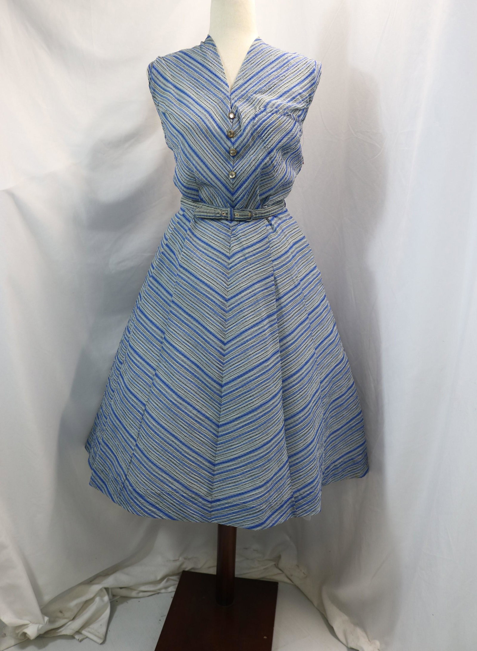 Vintage 1950's Blue Stripe Seer Sucker Fit & Flare Dress: approx. 40 bust, 30 waist, some wear & light under arm marks and small spots on shoulders, see photo's