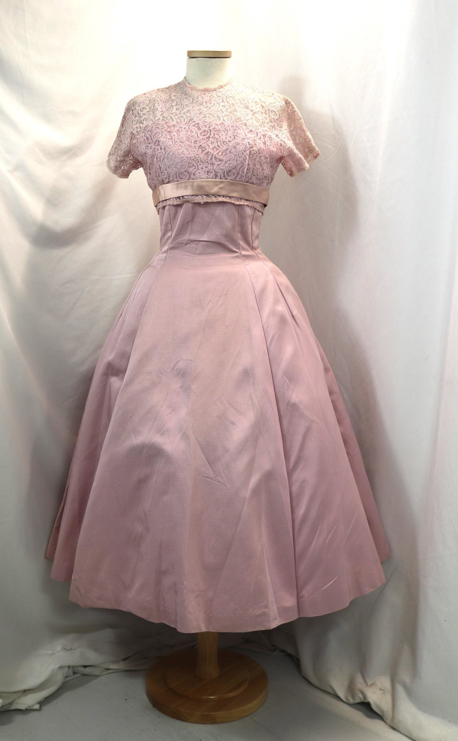 Vintage 1950's Johnathan Logan Pink Fit & Flare Party Dress with Lace Bodice: approx. 28 bust, 22 waist, some small dot size spots, fading on shoulders, see photo's