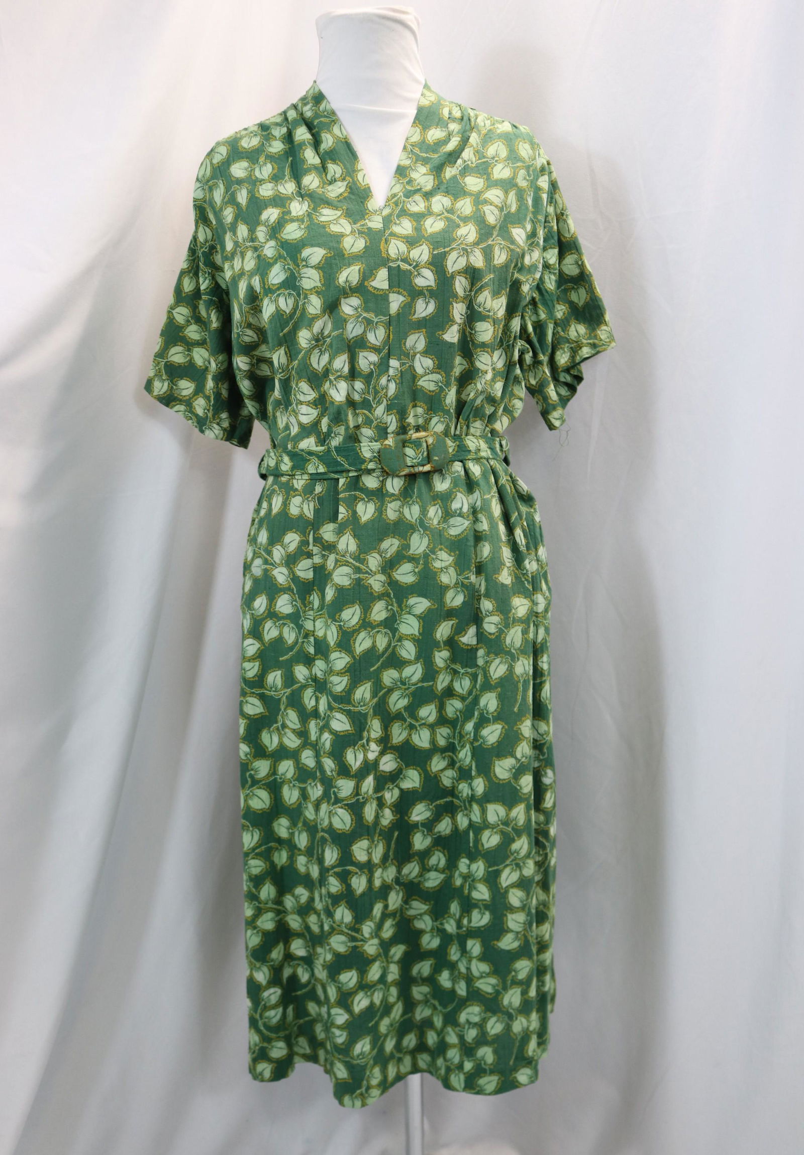 Vintage 1950's Green Cotton Leaf Pattern Day Dress with Belt (1 of 5)