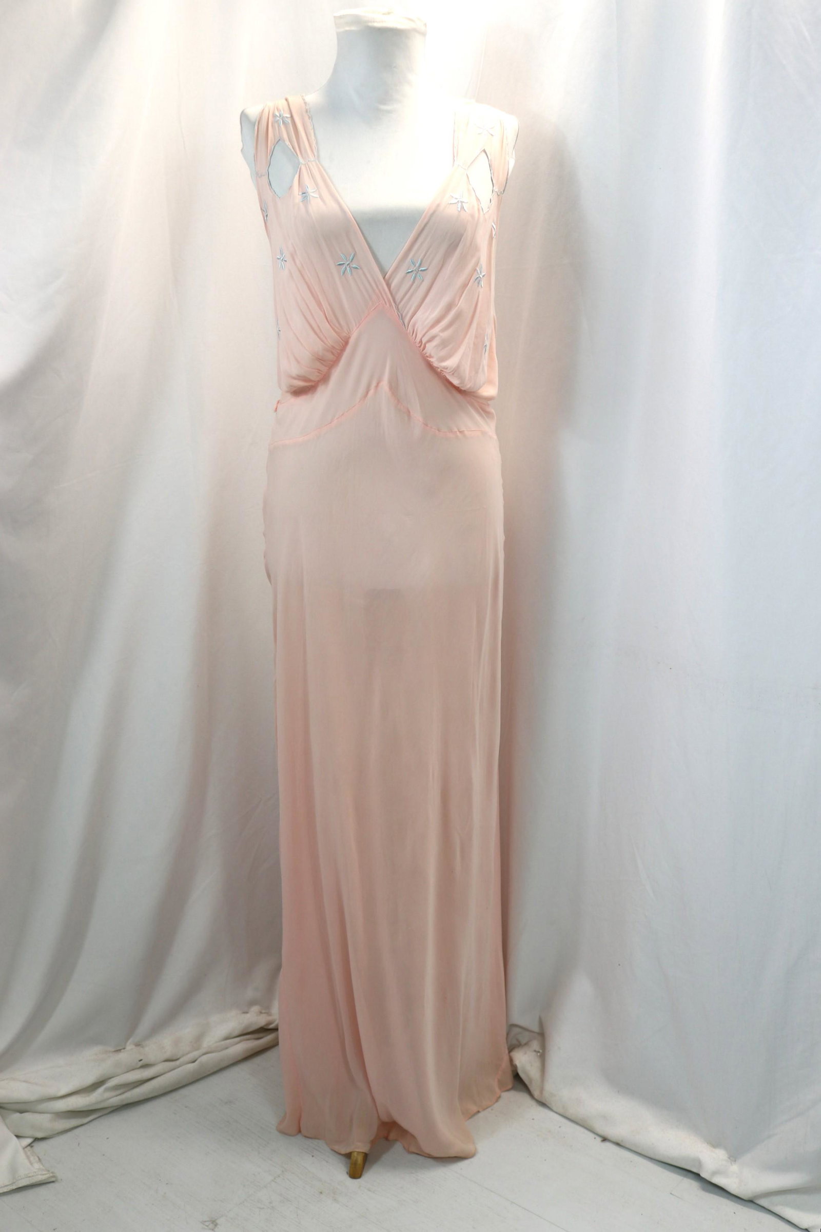 Vintage 1940's Pink Bias Cut Negligee with Blue Embroidery: approx. 40 bust, 36 waist, good condition, see photo's