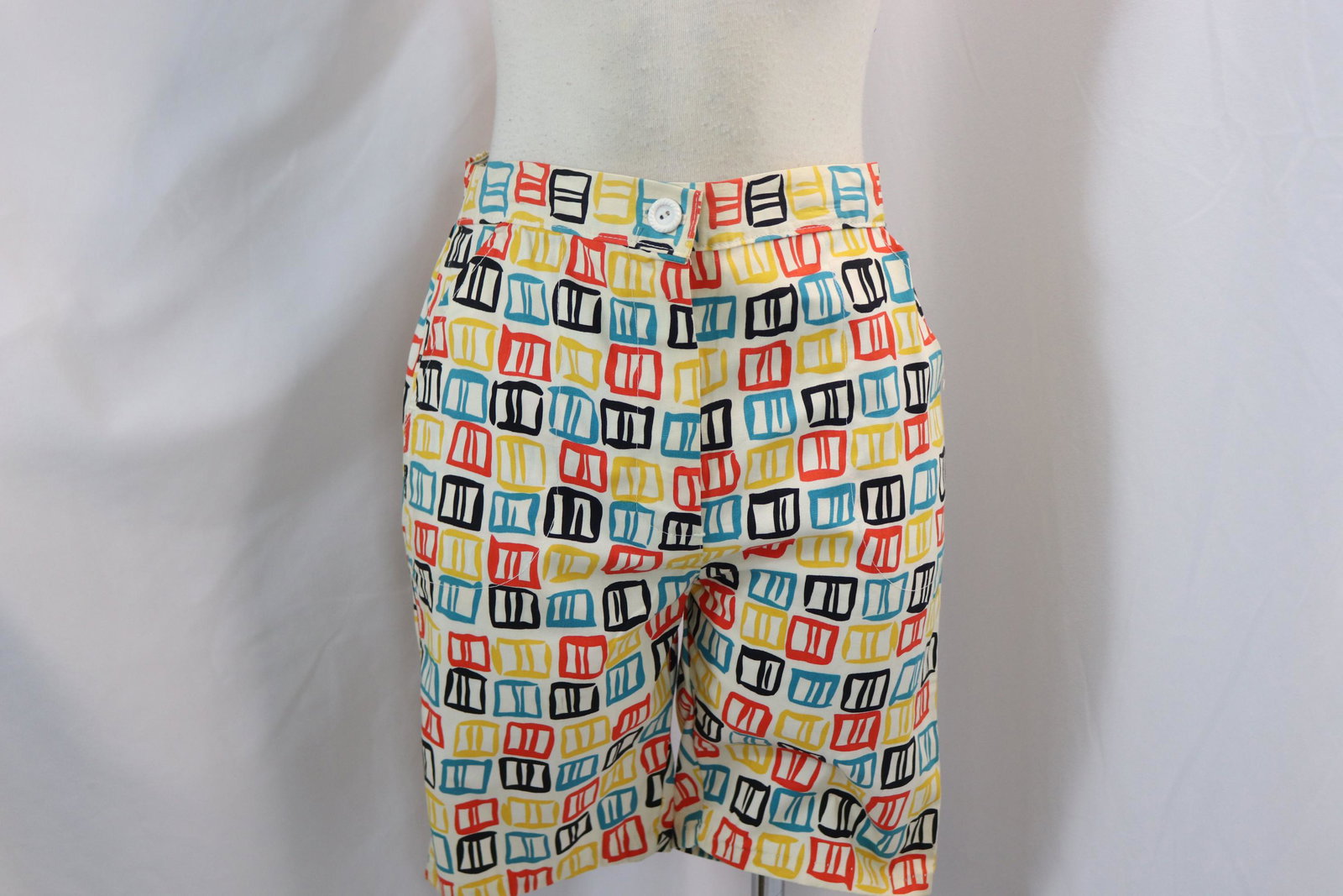 Vintage 1950's Colorful Abstract Cotton Shorts, Like New: approx. 26 to 30 elastic waist, see photo's