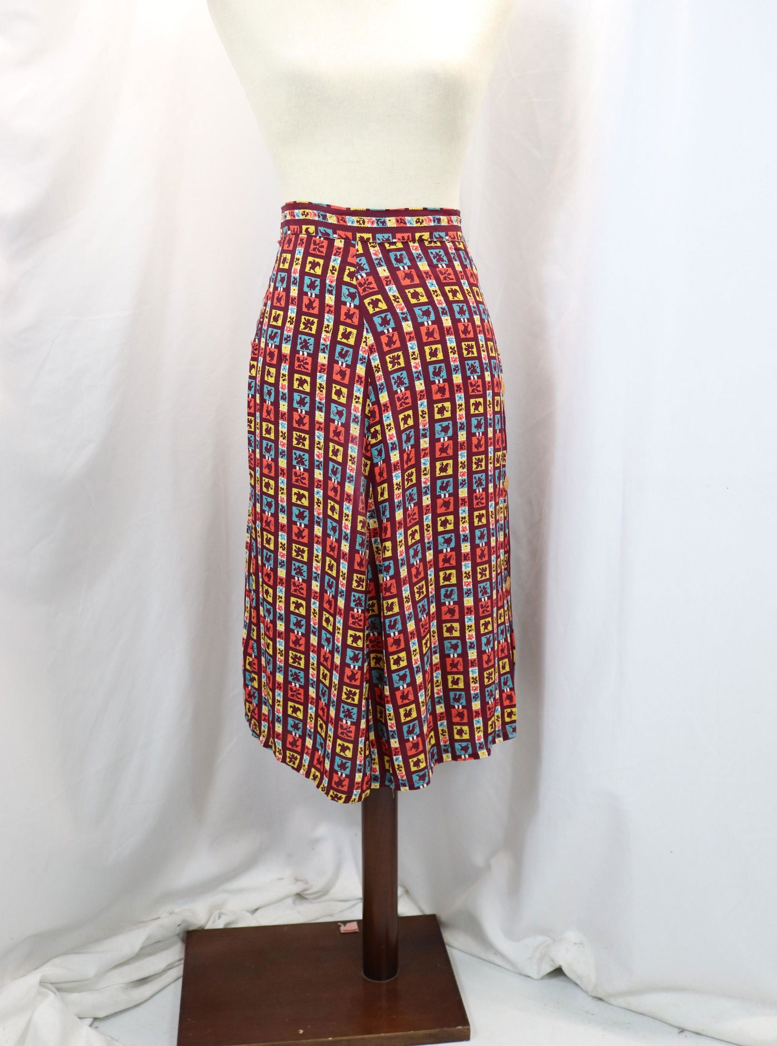 Vintage 1940's Rayon Novelty Rooster Print Skirt (1 of 3)