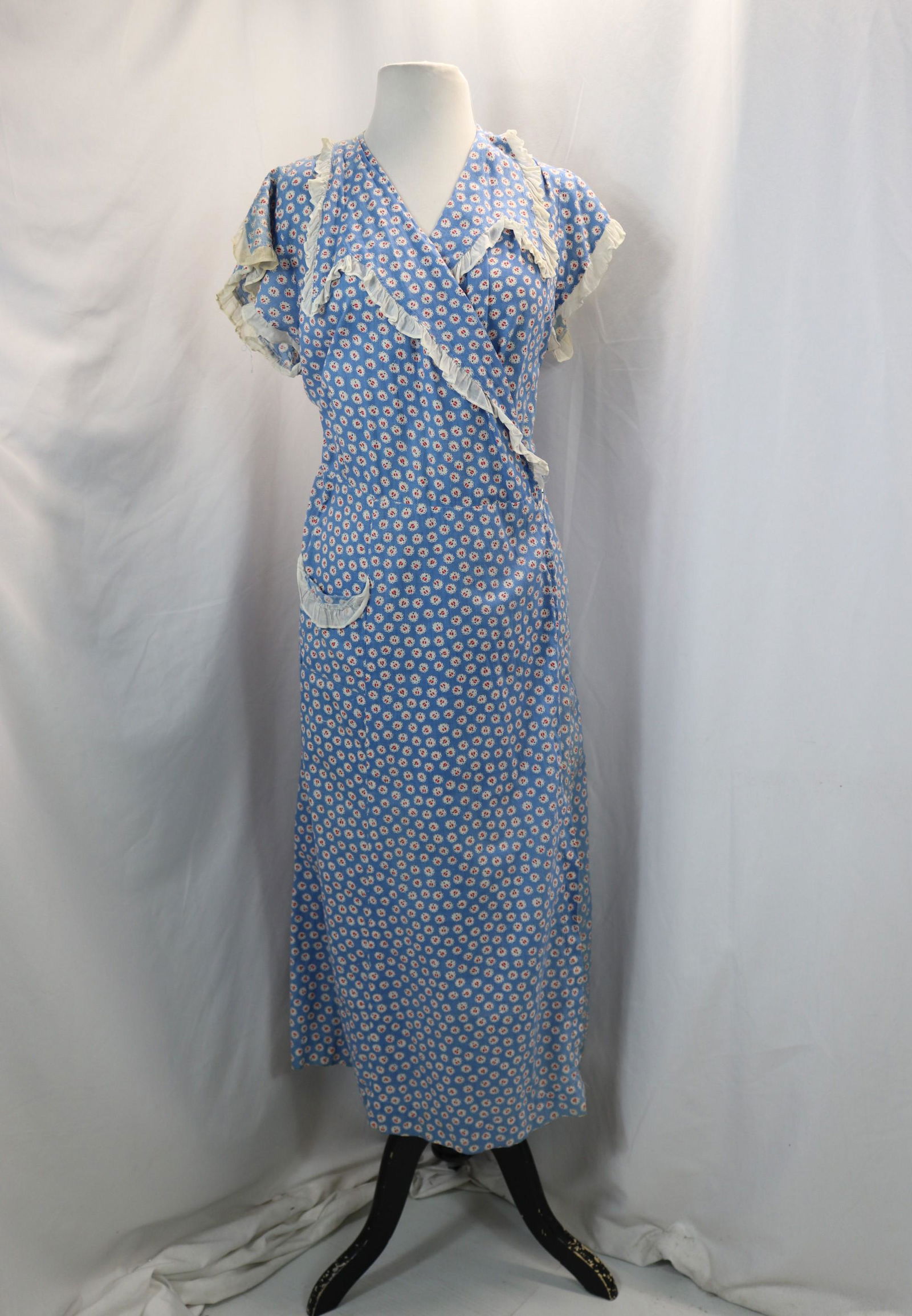 Vintage 1930's Blue Cotton Wrap Style House Dress/Coat (1 of 5)