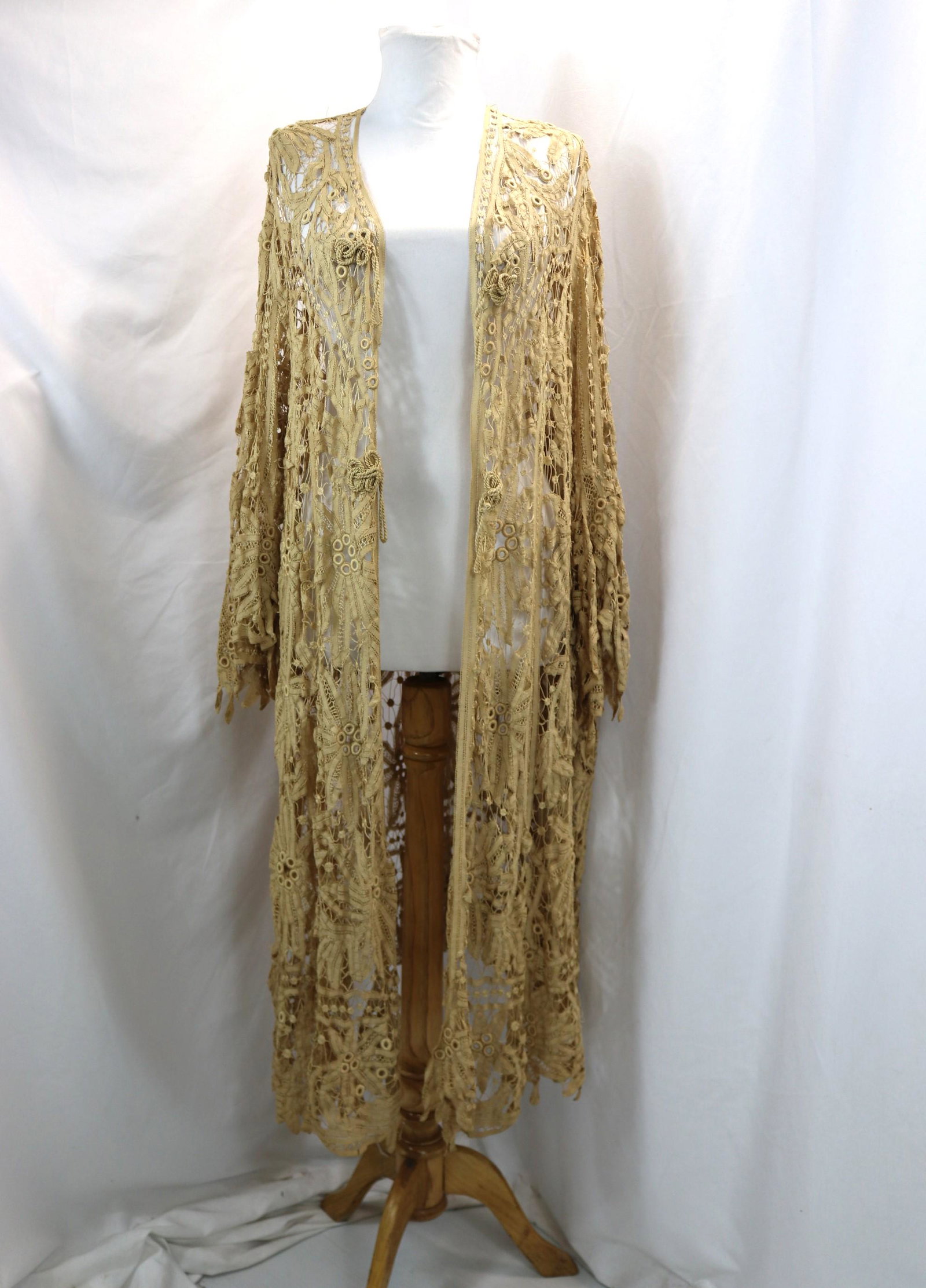 Victorian Tape Lace Duster, Fabulous: approx. 48 bust, needs a couple small repairs, fabulous piece, see photo's