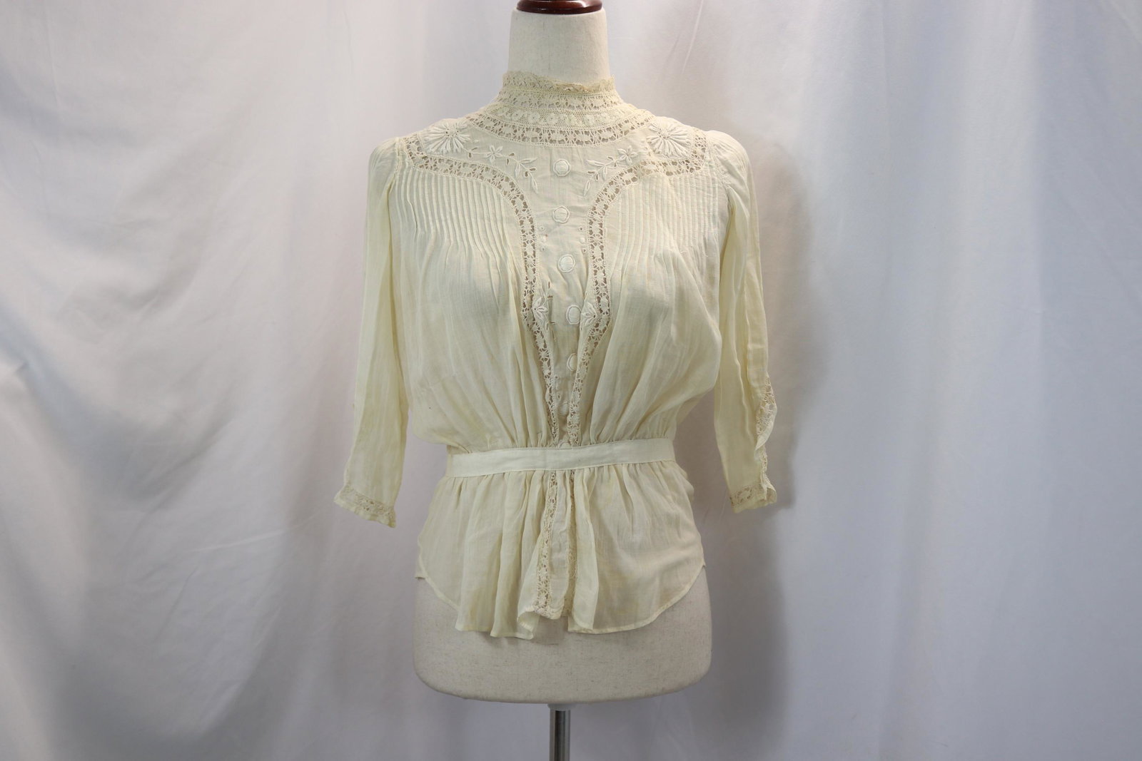 Vintage 1910's White Linen, Lace & Embroidered Bodice: approx. 36 bust, 25 waist, some dot size spots, and extra piece of lace needs to be cut, see photo's