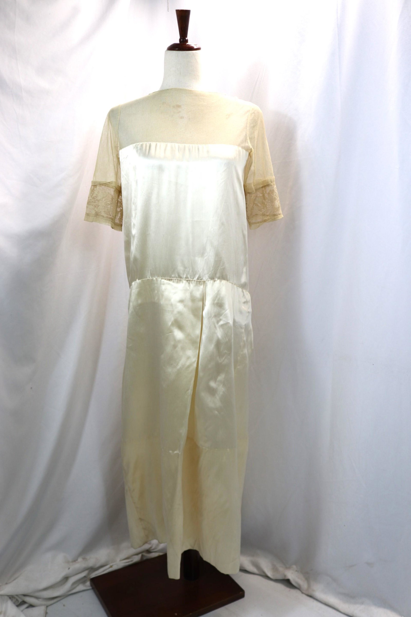 Vintage 1910/20's White Silk & Lace Under Dress: approx. 35 bust, 38 waist, probably had a top that went with it, some dirt marks on back, see photo's