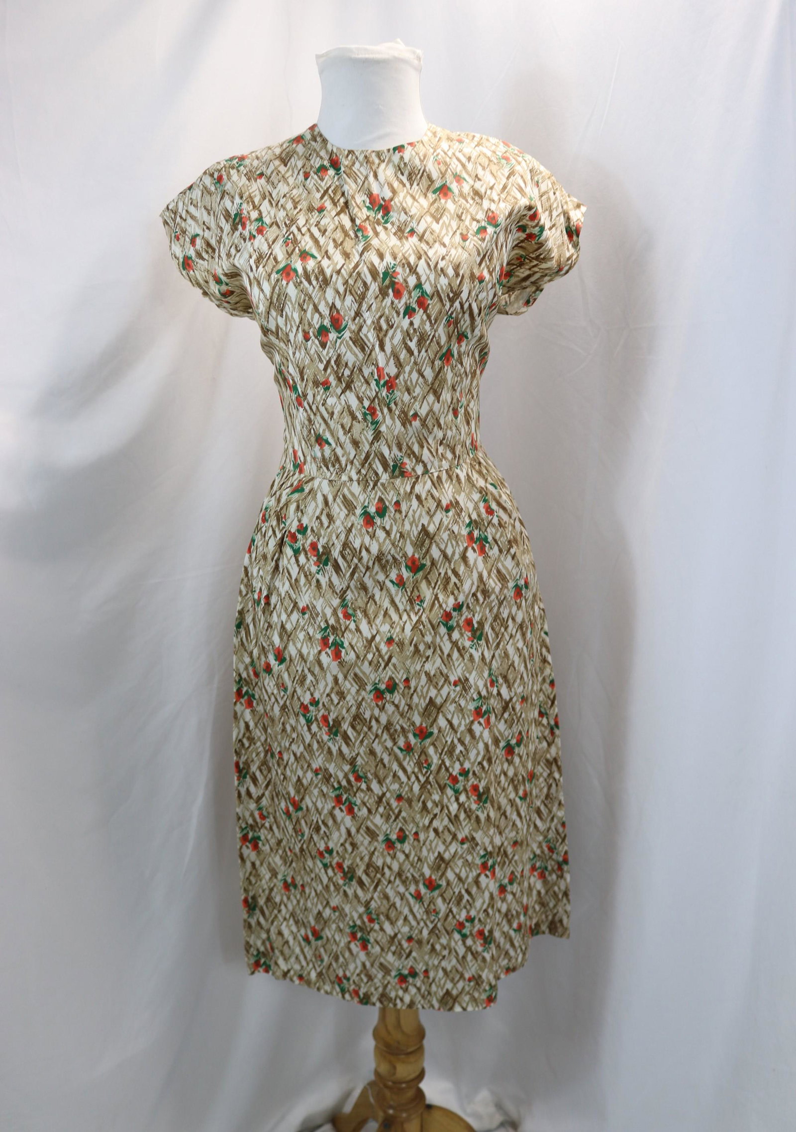 Vintage 1960's Brown with Orange Flowers Sheath Dress: approx. 35 bust, 26 waist, some holes see photo's