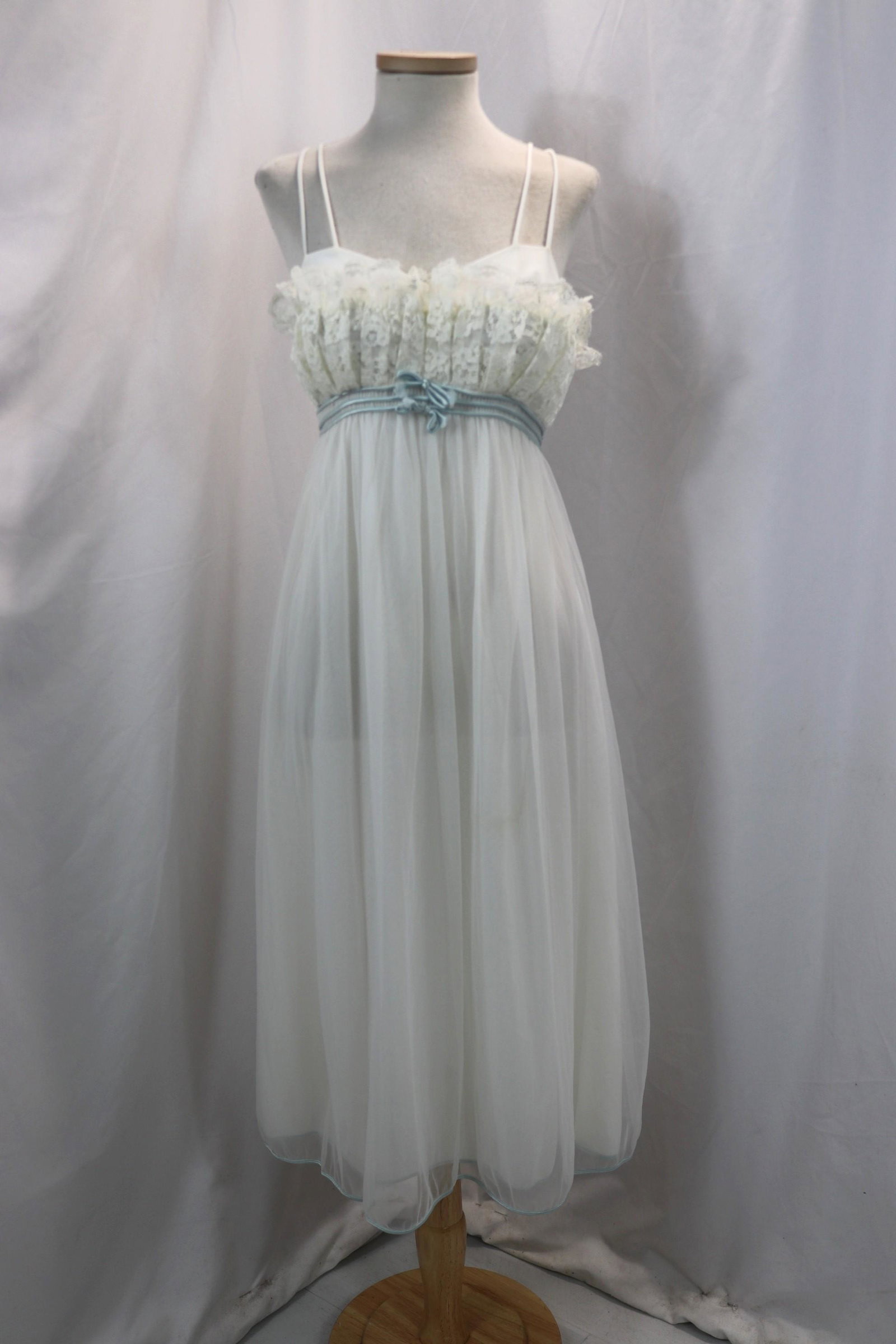 Vintage 1950's Saks Fifth Avenue Nylon & Lace Negligee with Blue Satin Ribbon Trim: approx.36 bust, 26 under bust, good condition, see photo's