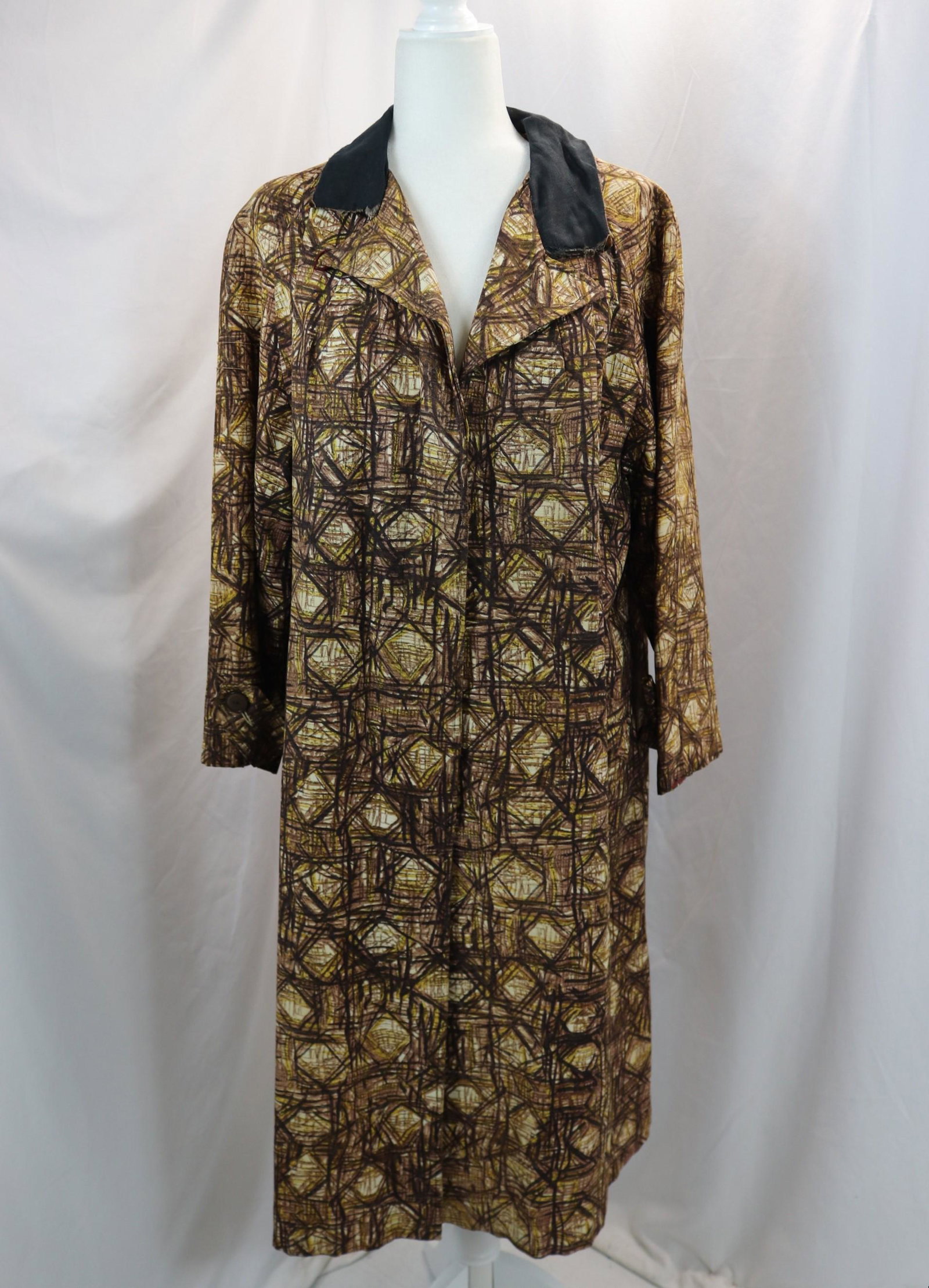 Vintage 1960's Ladies Brown Rain Coat: approx. 50 bust, 60 waist, collar has fraying at edges, missing buttons, see photo's