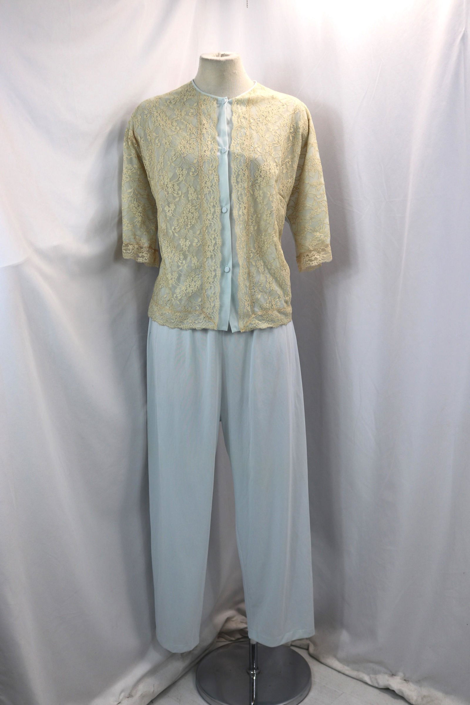 Vintage 1950's Vanity Fair Blue Nylon & Lace Ladies Pajama Set (1 of 5)