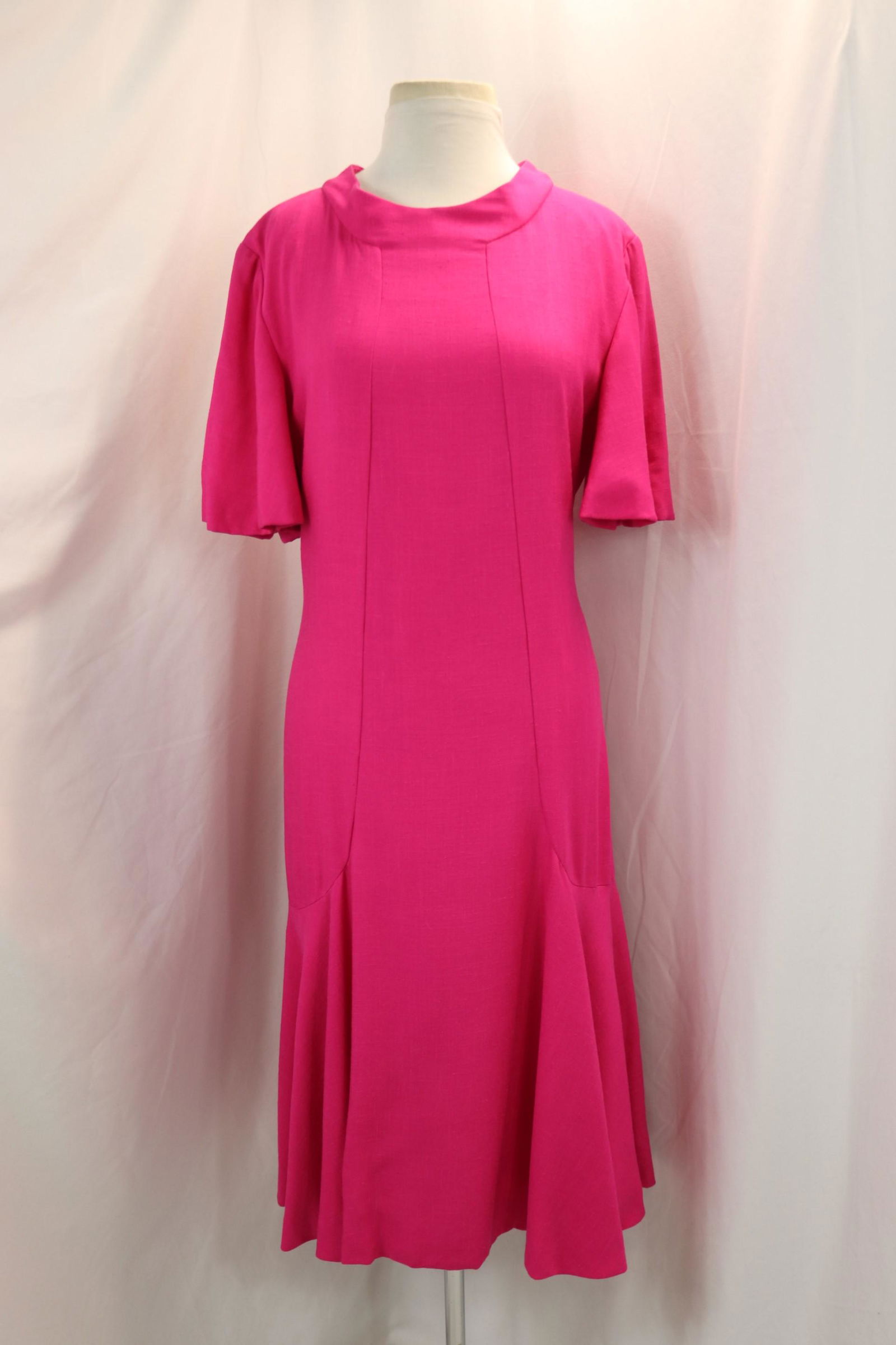 Vintage 1980's Pauline Trigere Hot Pink Linen Mermaid Hem Dress: approx. 40 bust, 36 waist, good condition, see photo's