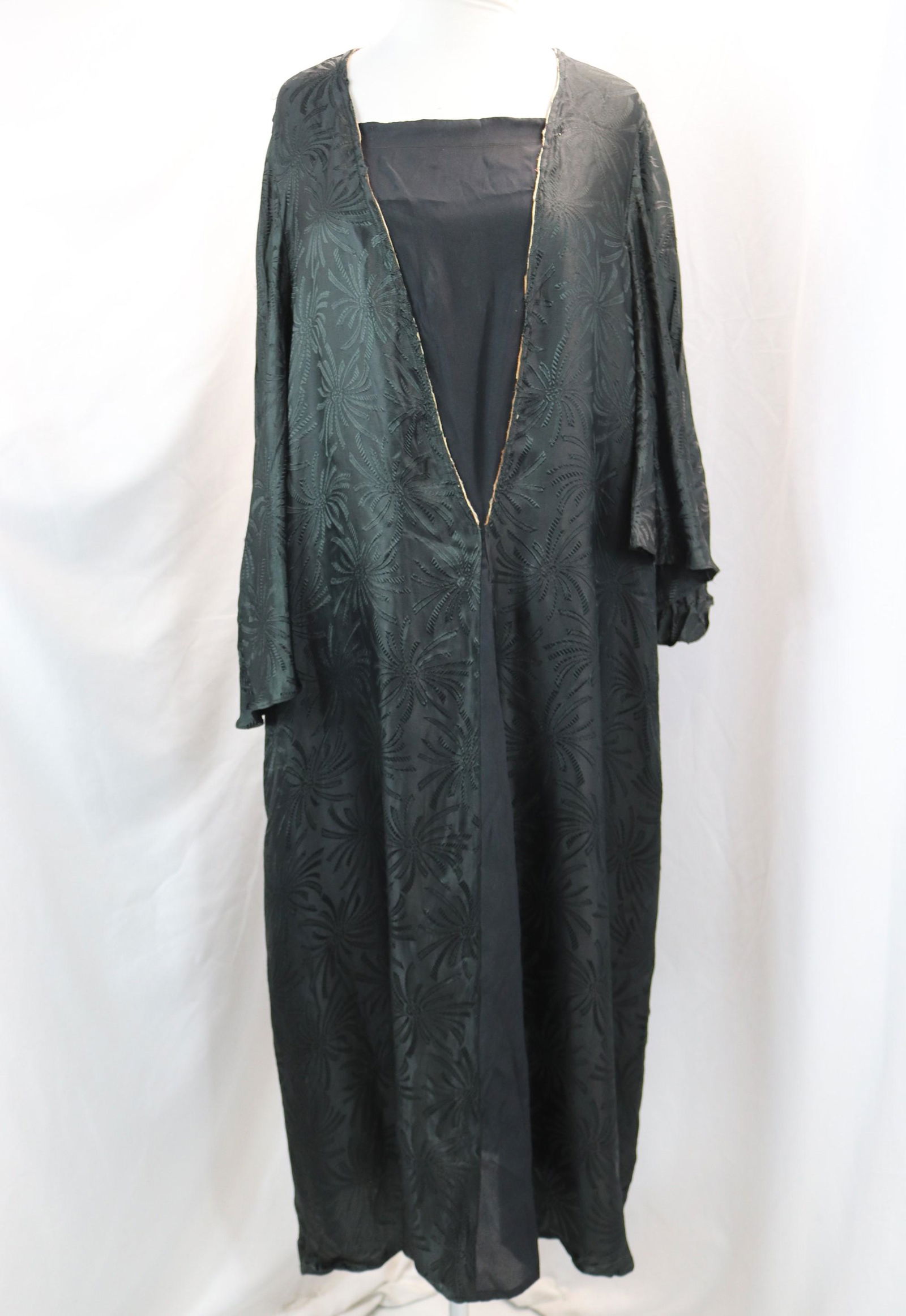 Vintage 1910's Black Pattern Dress (1 of 4)