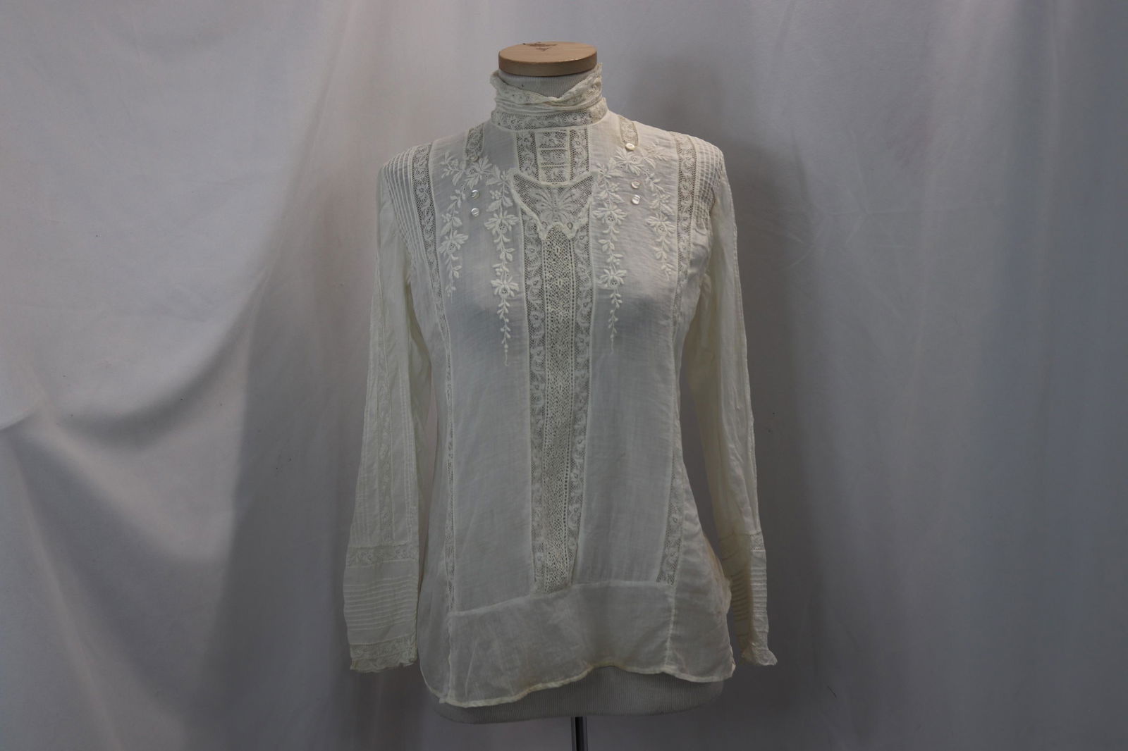 Edwardian White Cotton, Lace & Embroidered Blouse (1 of 6)