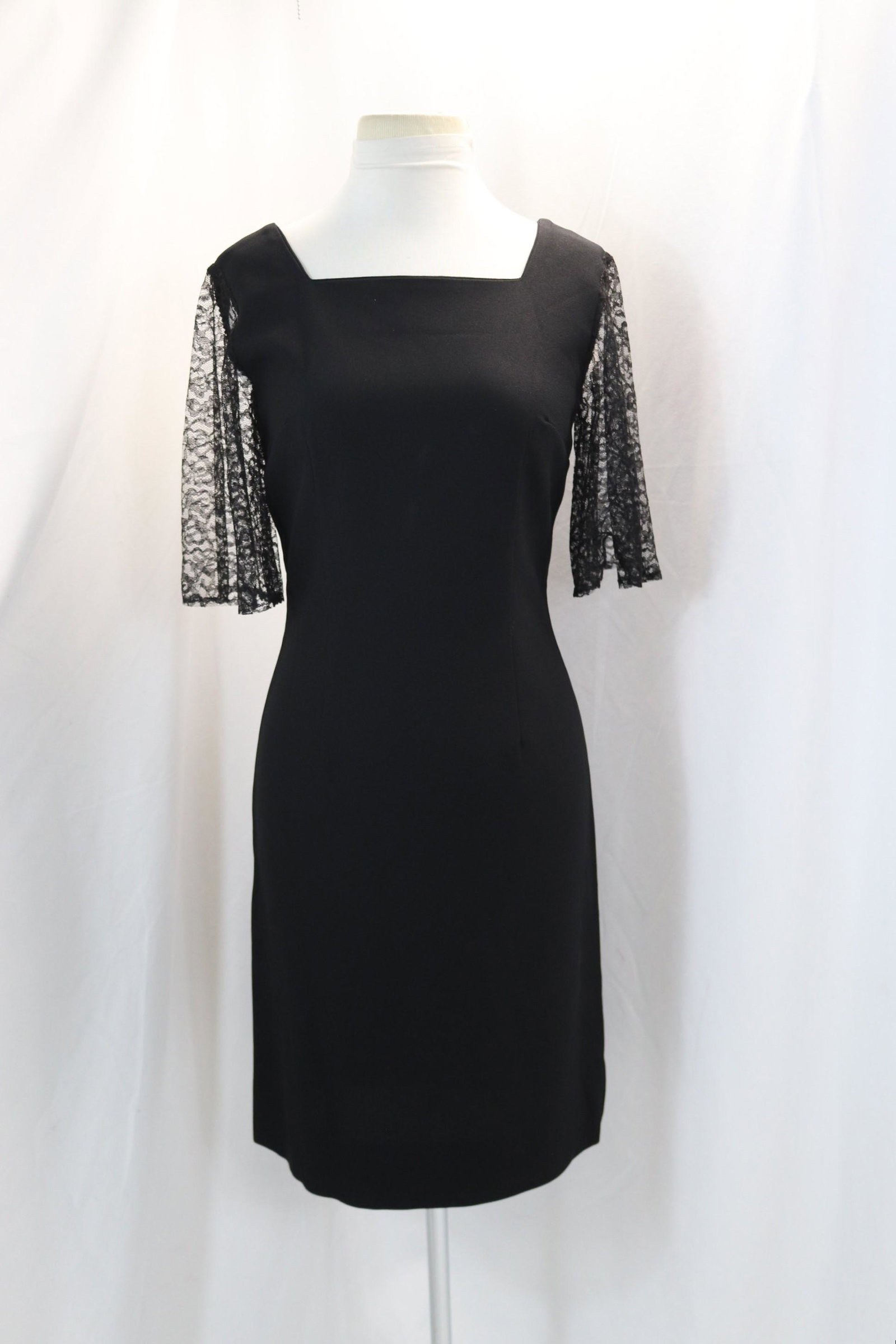 Vintage 1960's Black Shift with Lace Sleeves: approx. 33 bust, 30 waist, good condition, see photo's