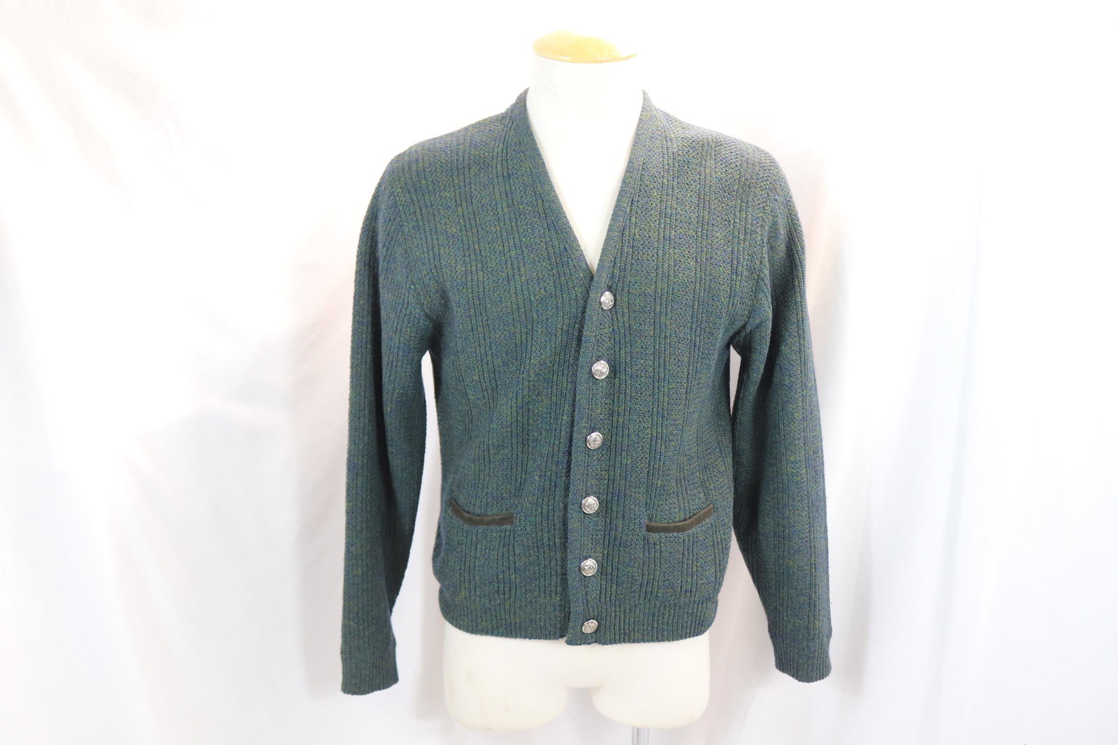 Vintage 1940's Puritan Sportswear Men's Green Cardigan Sweater: approx. 44 chest, good condition, see photo's