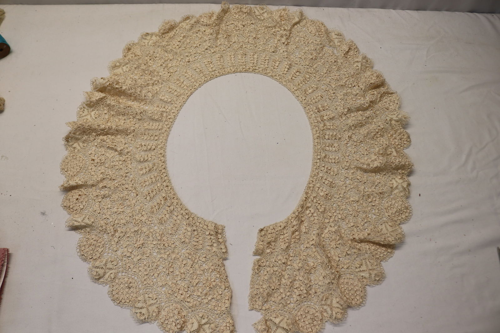 Antique Bobbin Lace Collar (1 of 5)