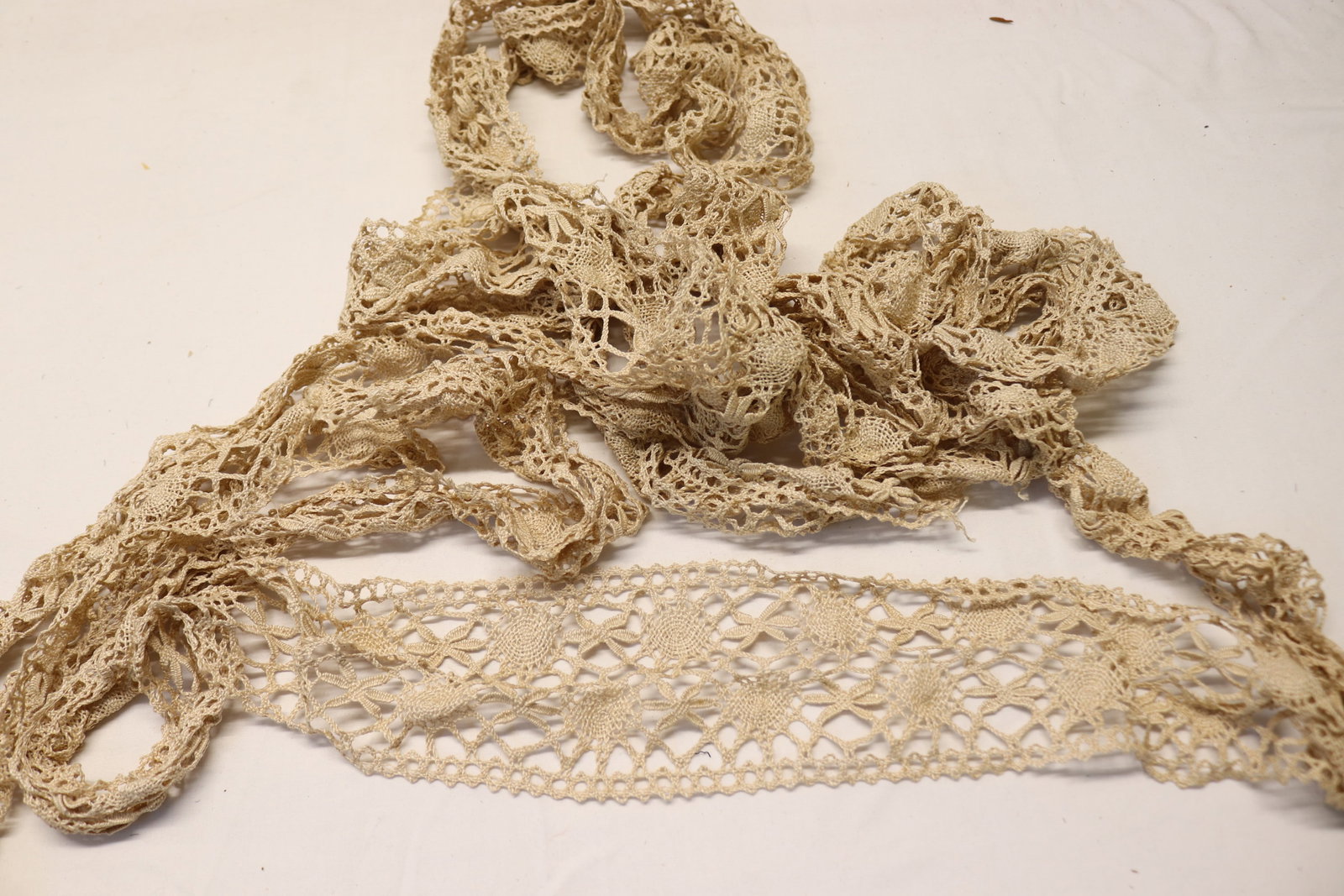 Vintage Needle Lace Blanket/Quilt Trim: Continuous Trim with 4 corners, approx. 240 inches