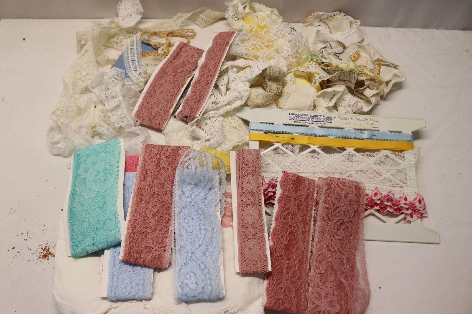 Large Lot of Vintage Lace & Trims: see photo's