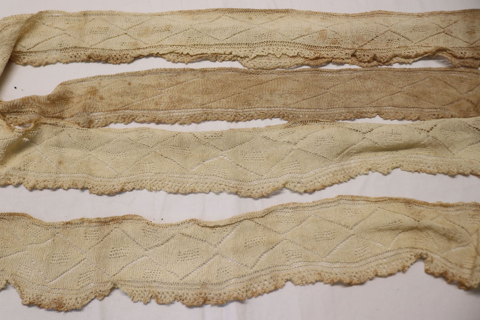 Vintage Hand Made Needle Lace Trim, 168 inches: needs cleaning, see photo's