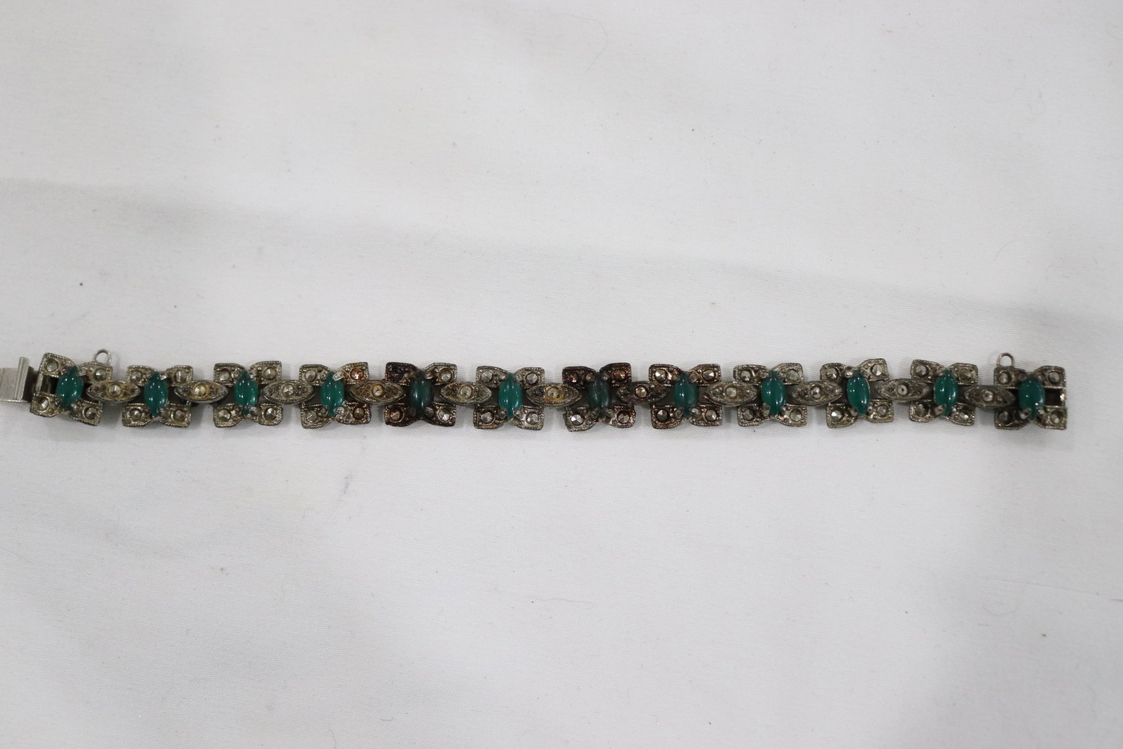 Vintage Art Neauvoe Marcasite Tennis Bracelet with Emerald Color Stones: see photo's