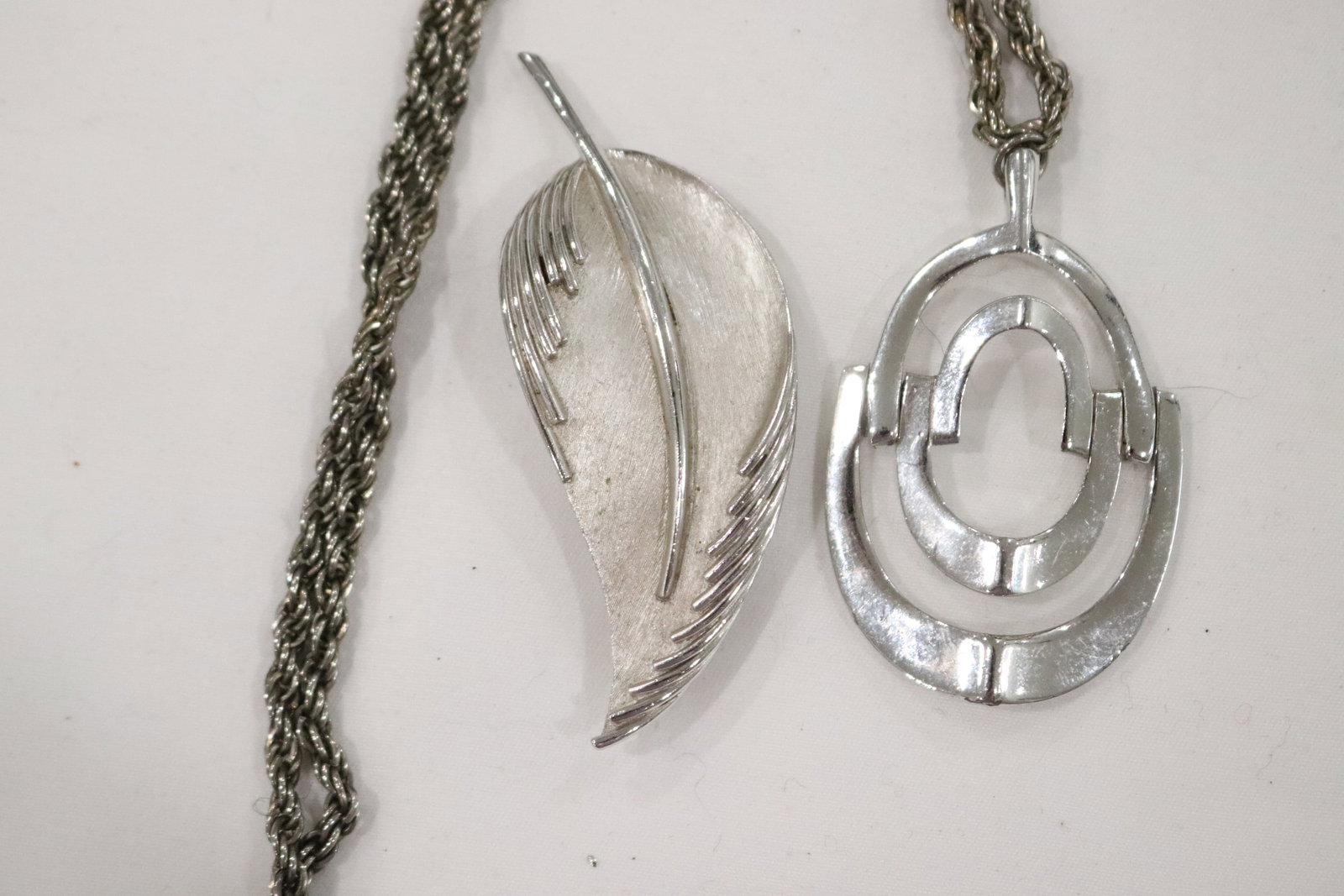 Vintage Trifari Brooch & Necklace Pendant: see photo's