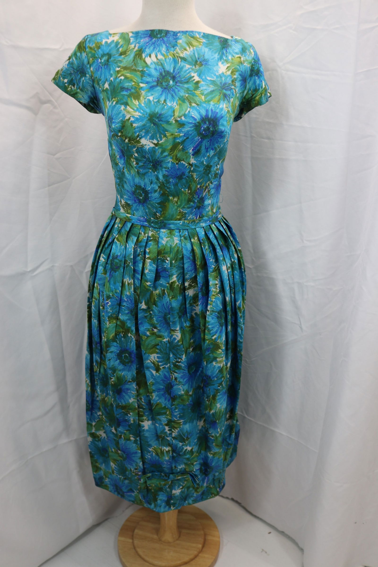Vintage 1960's Jane Parker Ballon Style Silk Floral Cocktail Dress (1 of 7)