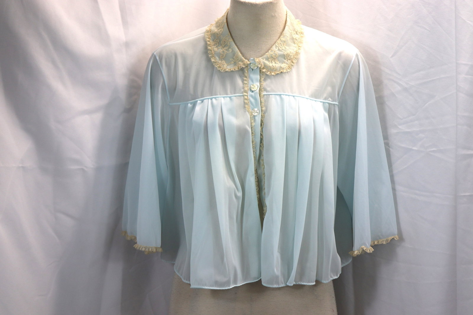 Vintage 1950's Vanity Fair Blue Nylon & Lace Bed Jacket: approx. 38 bust, good condition, see photo's