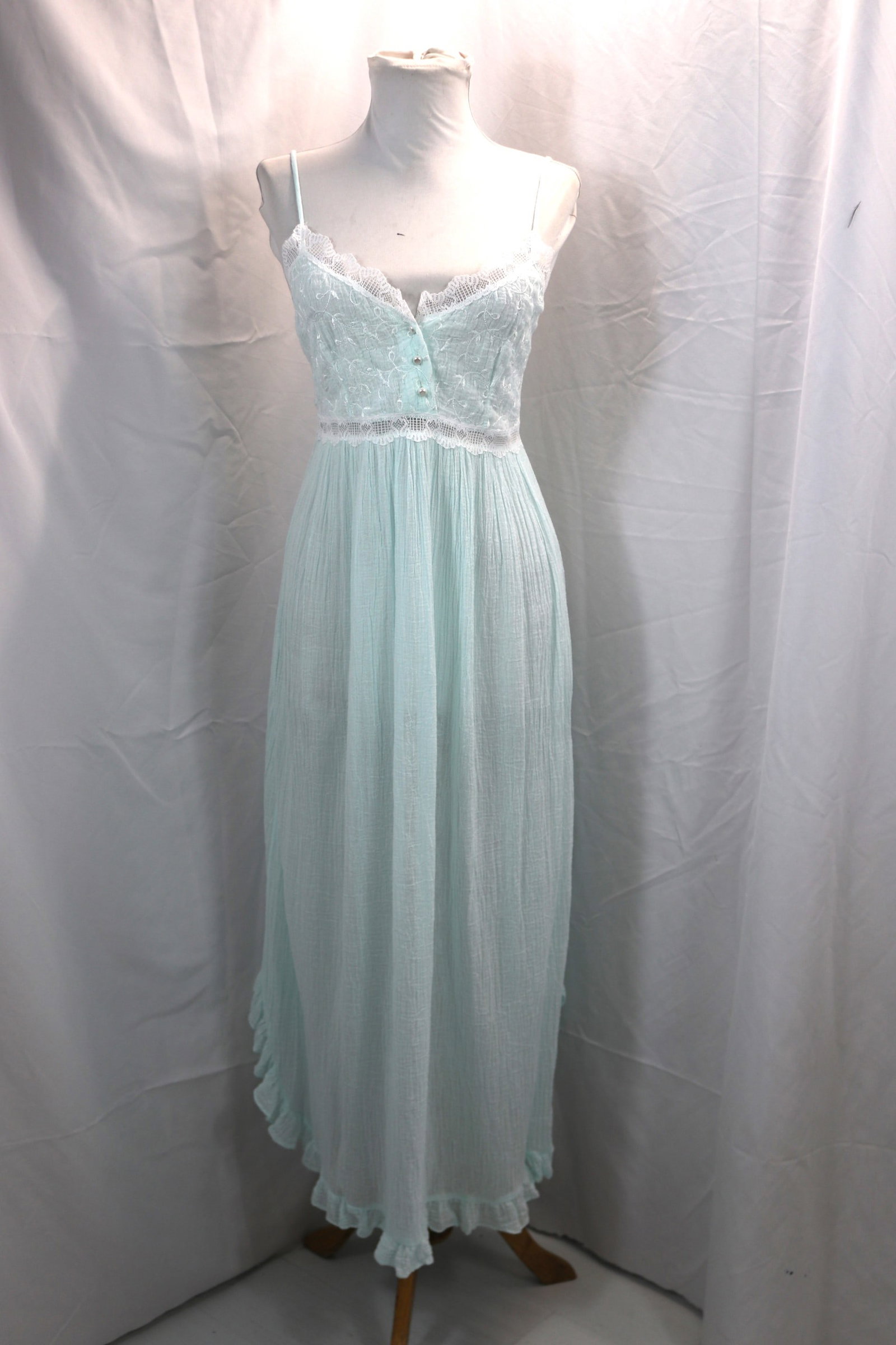 Vintage 1970's Delicates Blue Cotton & Lace Nightgown: approx. 36 bust, good condition, see photo's