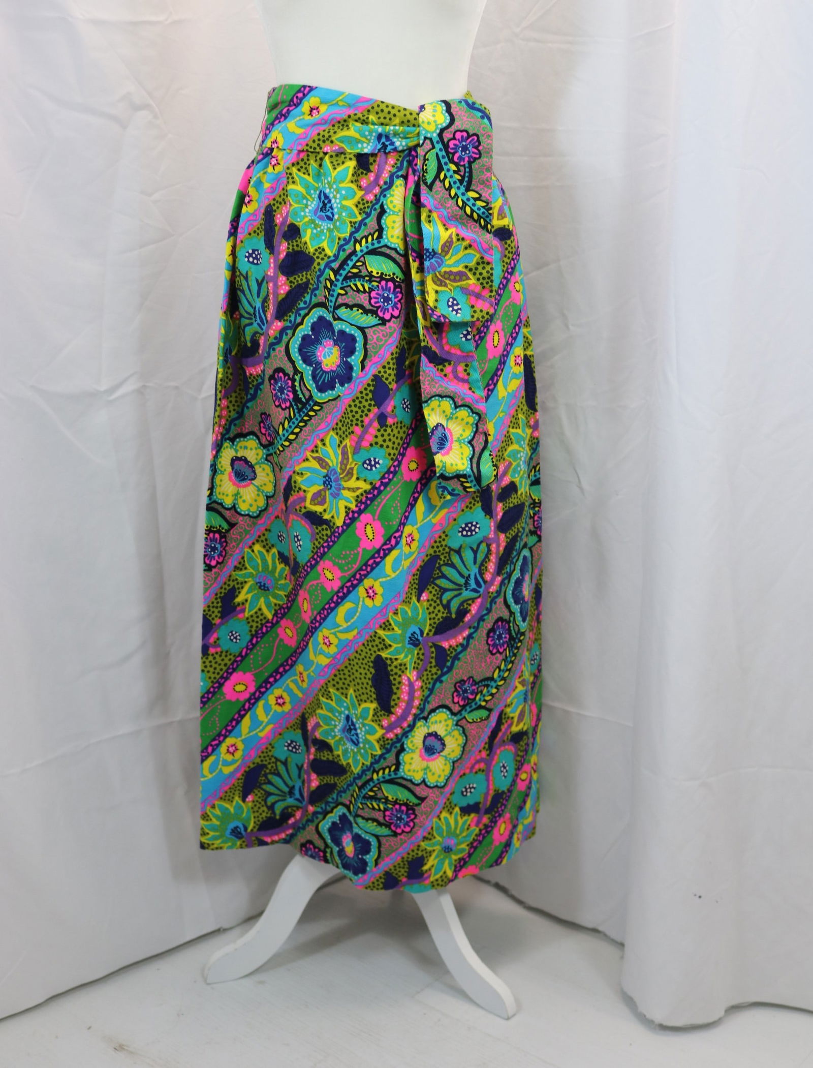 Vintage 1970's Bold Floral Print Cotton Full Length Skirt with Belt (1 of 4)