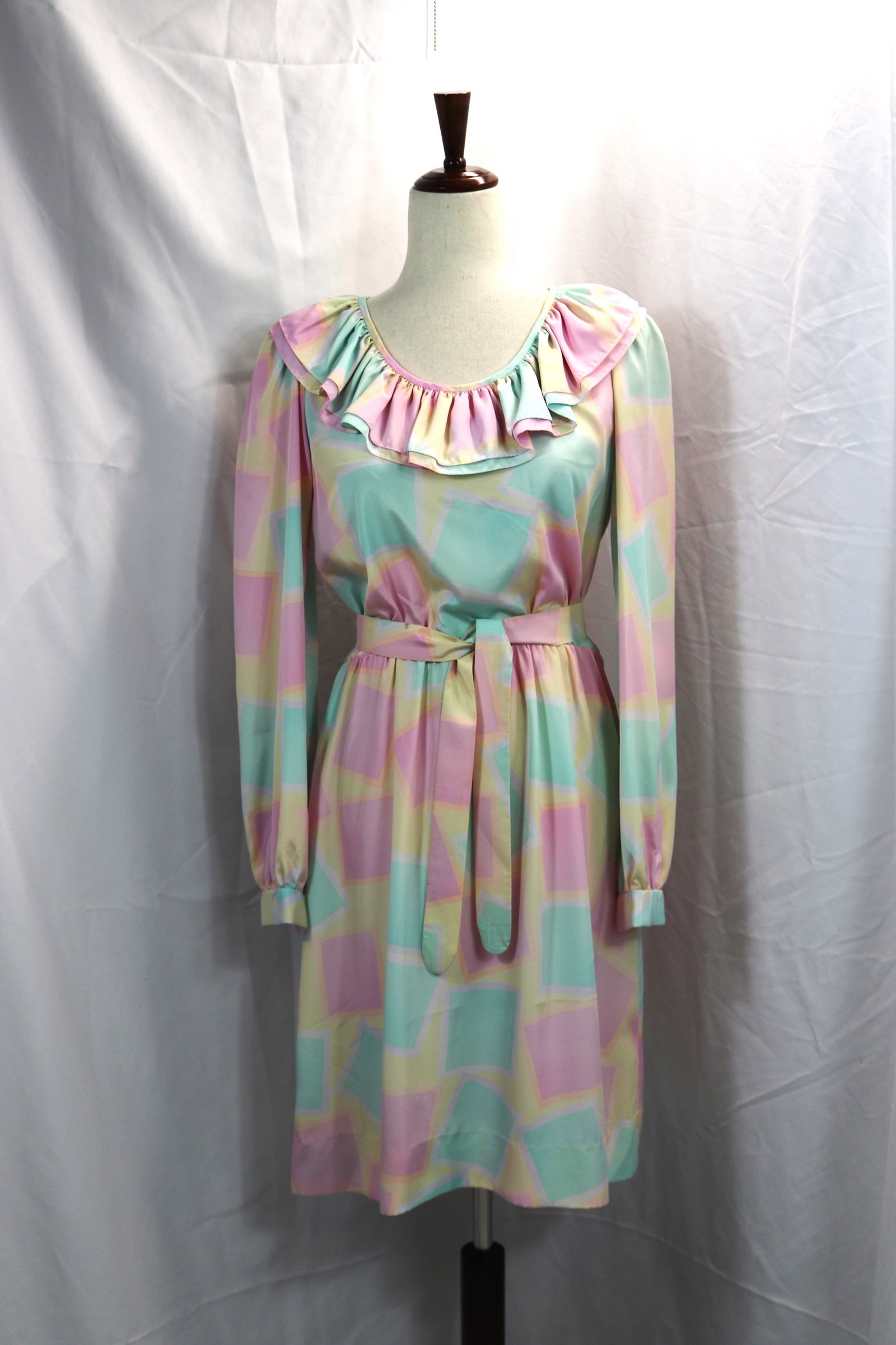 Vintage 1980's Pastel Silk Ruffled Collar Silk Dress & Belt: approx. 36 bust, 26 waist, zipper sticks, otherwise good condition, see photo's