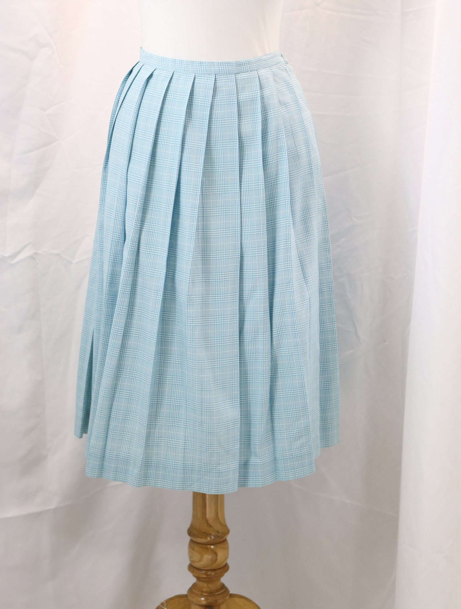 Vintage 1970's Rosecrest Blue & White Plaid Pleated Skirt: approx. 26 waist, good condition, see photo's