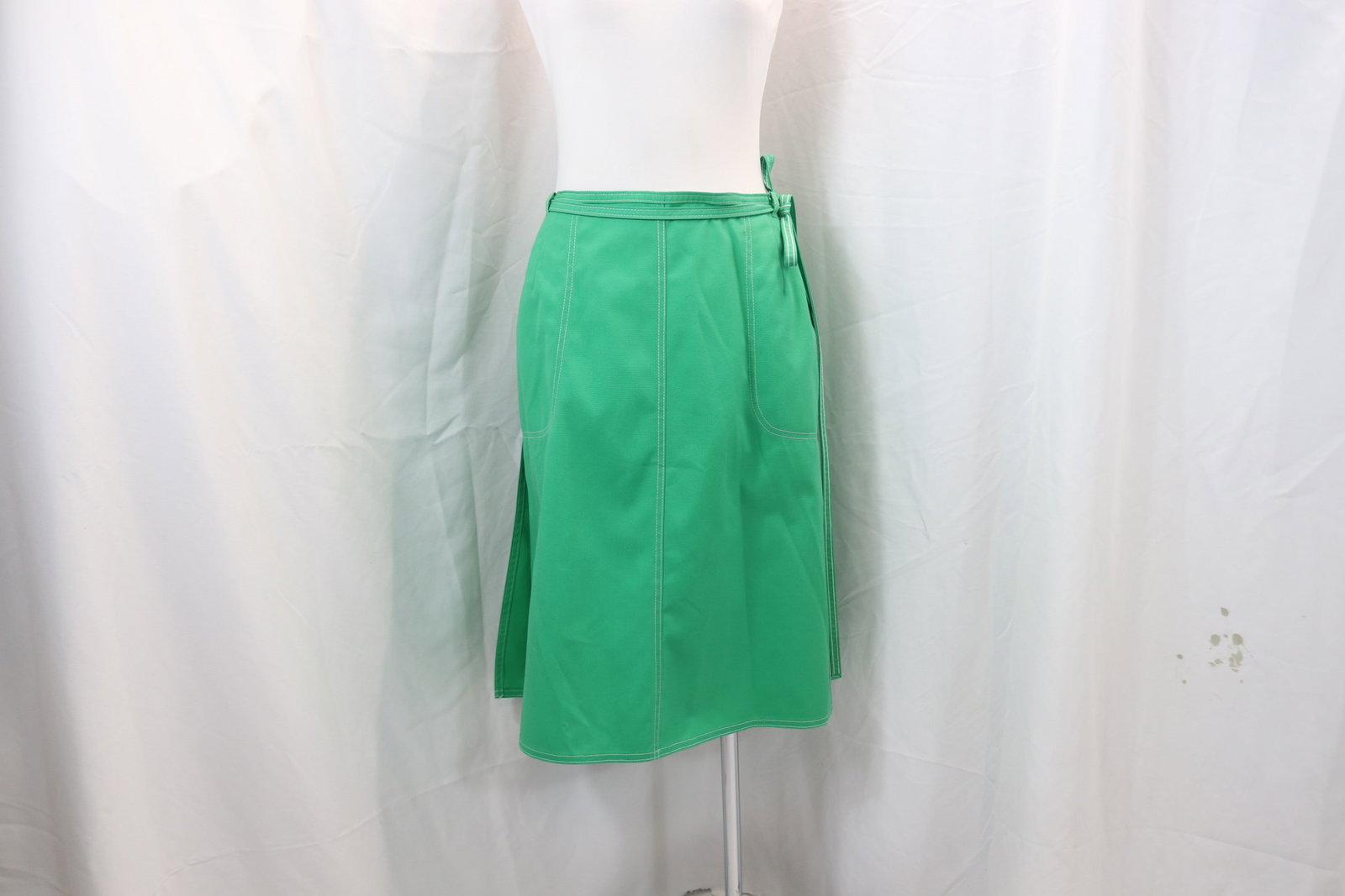 Vintage 1990's Koret Green Denim Weight Wrap Skirt: approx. 28 waist and up, good condition, see photo's